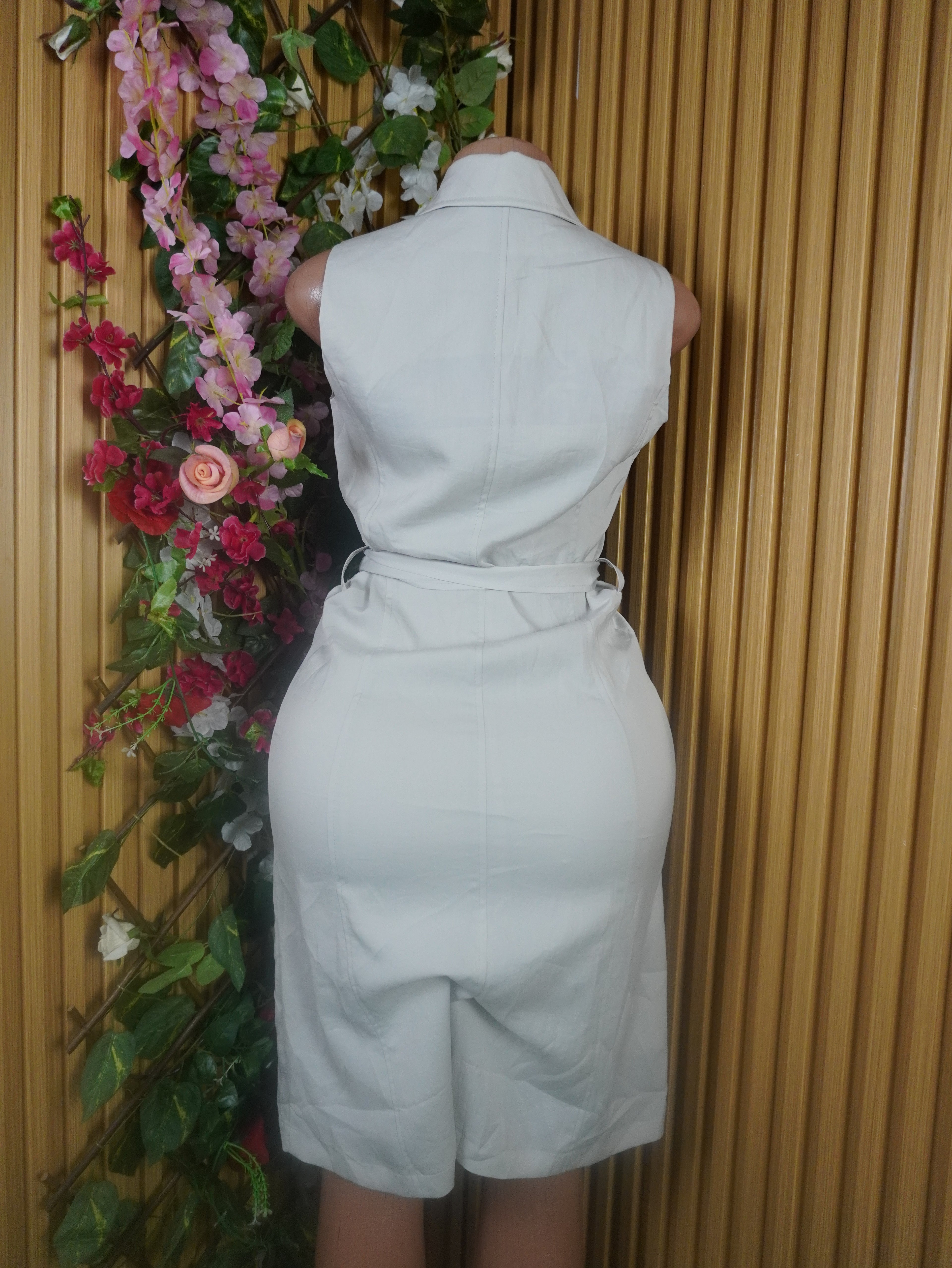 Robe droite sans manches ceintrée col chemise-M
