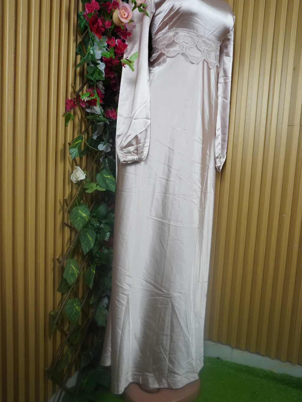 Robe évasée longue manches longues en satain-M