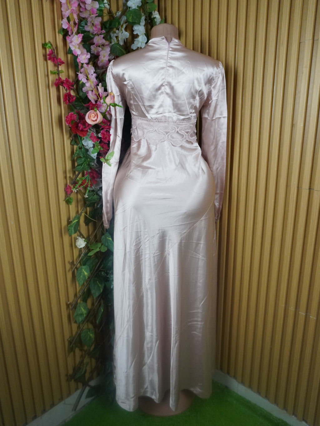 Robe évasée longue manches longues en satain-M