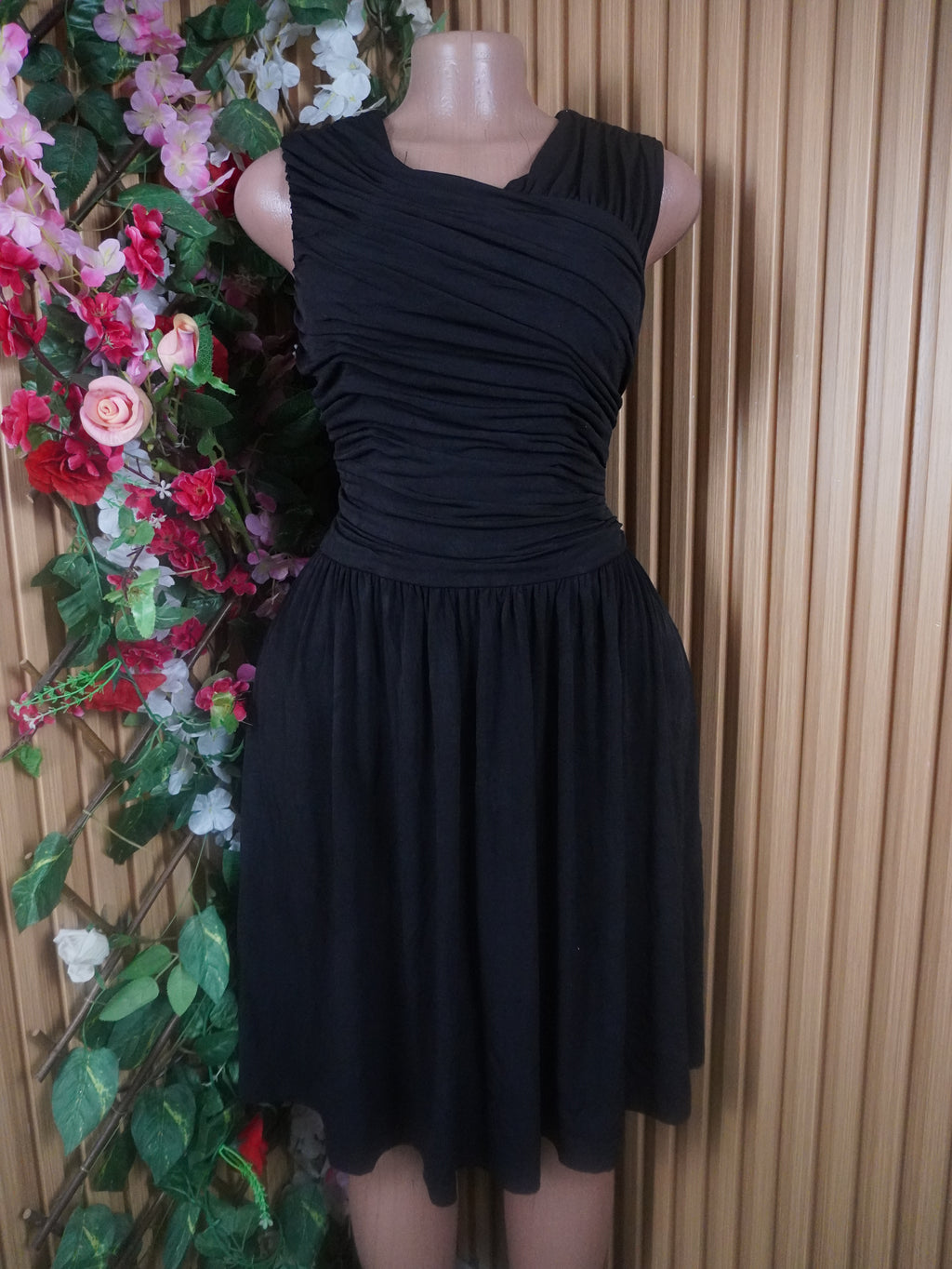 Robe évasée plisée sans manches décolletée-M