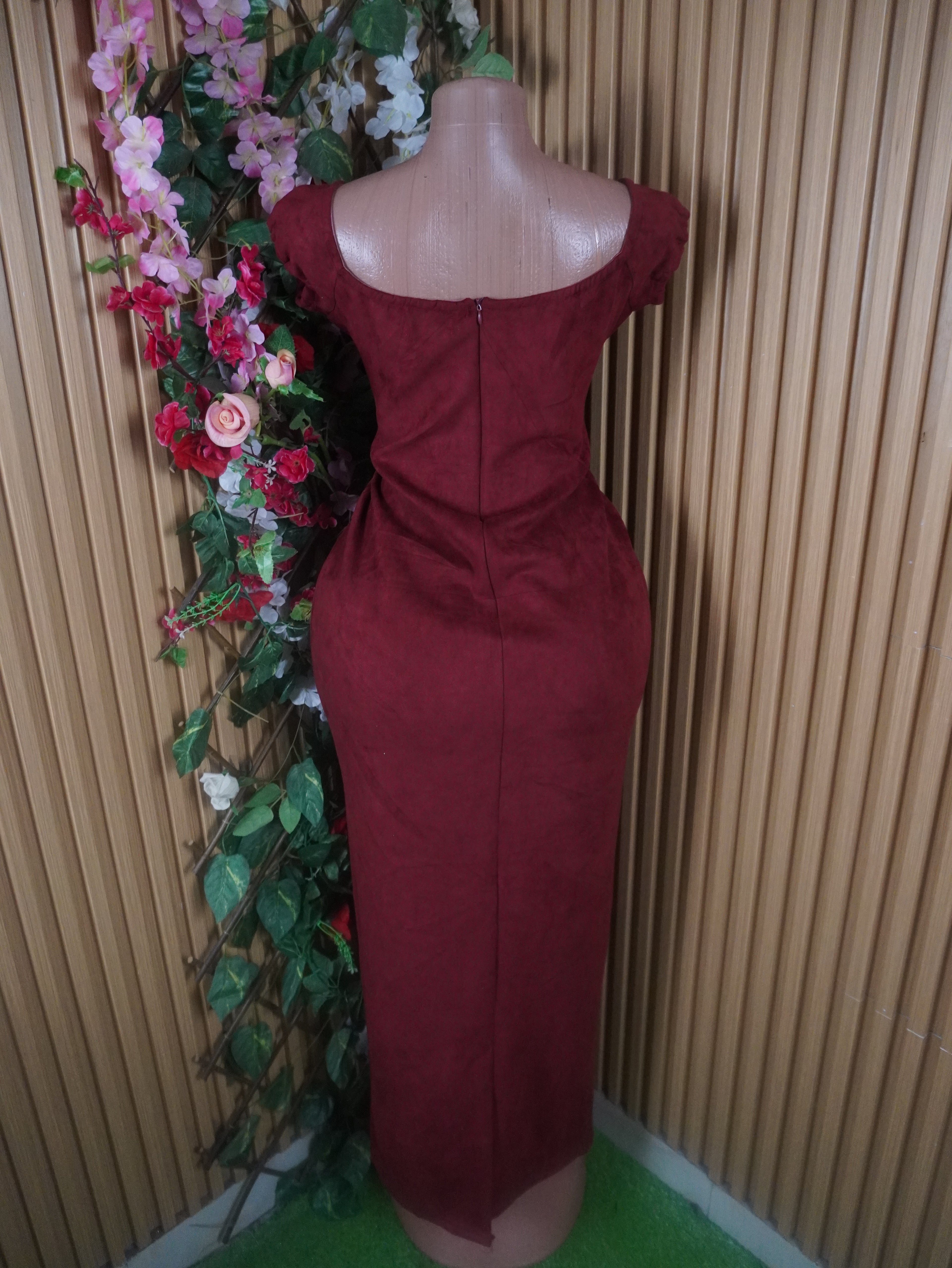 Robe moulante-longue manches courtes décolletée-L