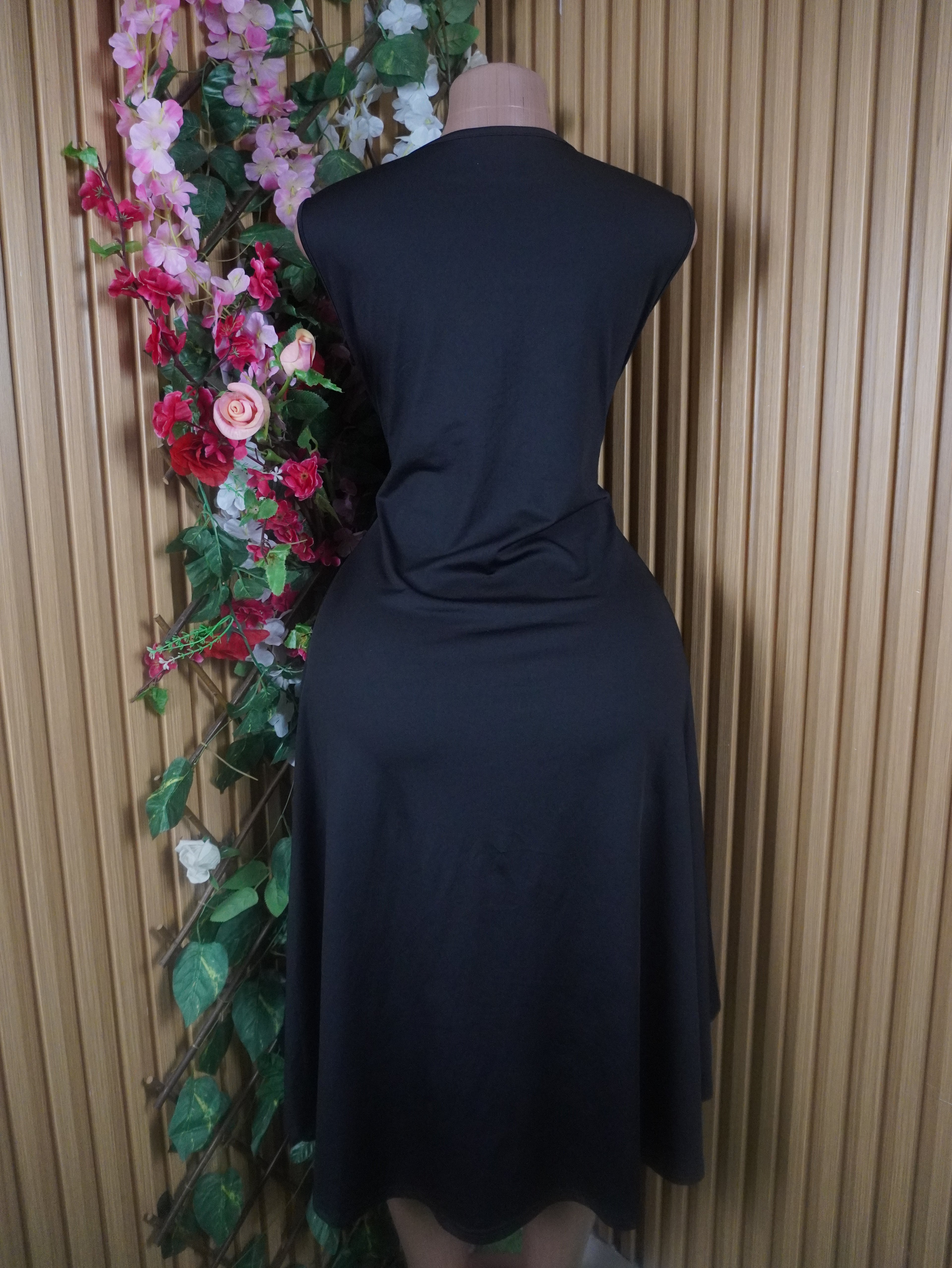 Robe évasée sans manches décolletée-L