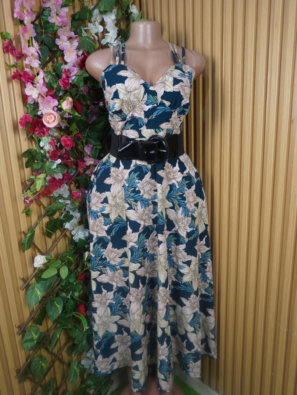 Robe évasée longue sans manches dénudée-M