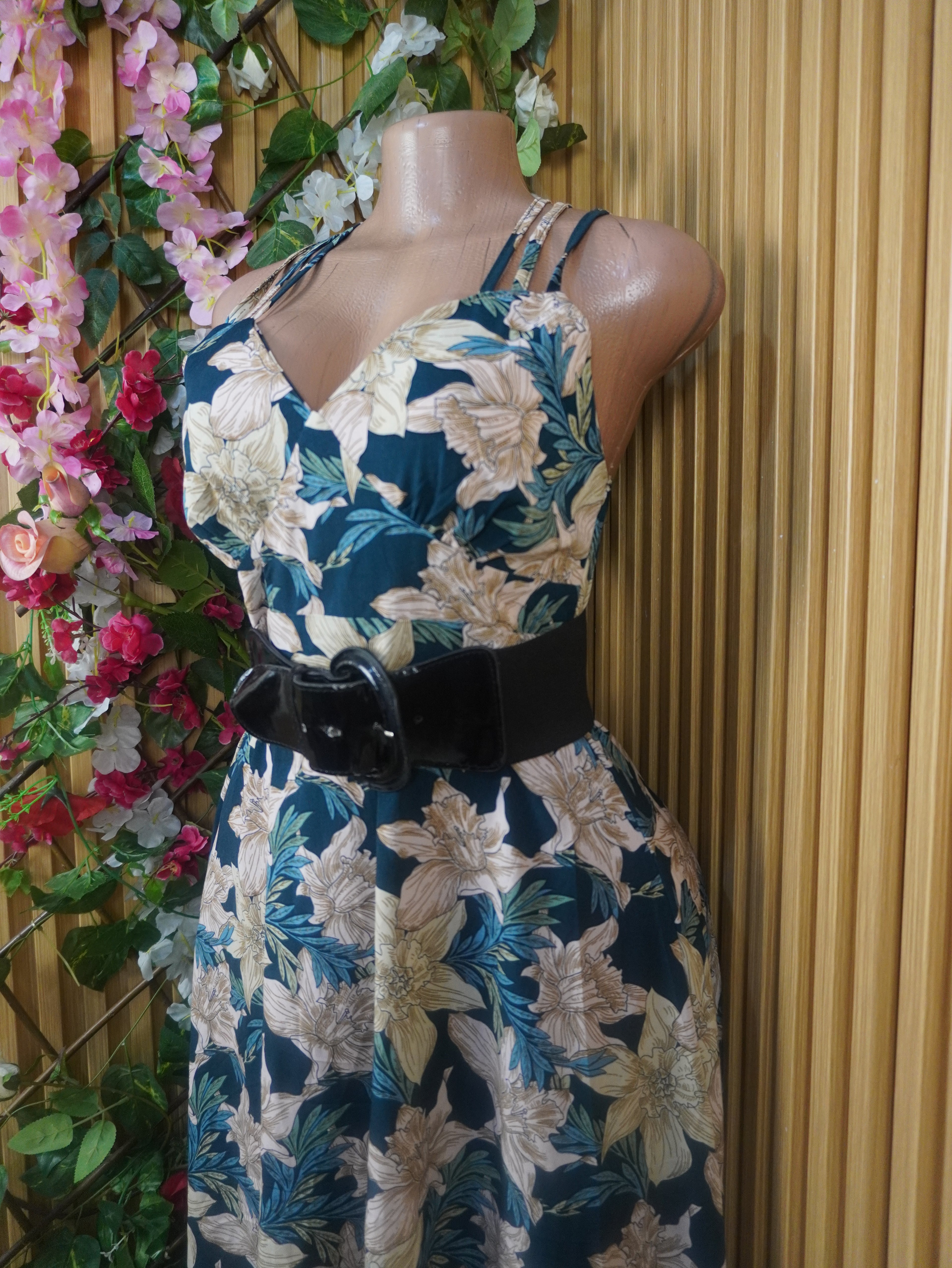 Robe évasée longue sans manches dénudée-M