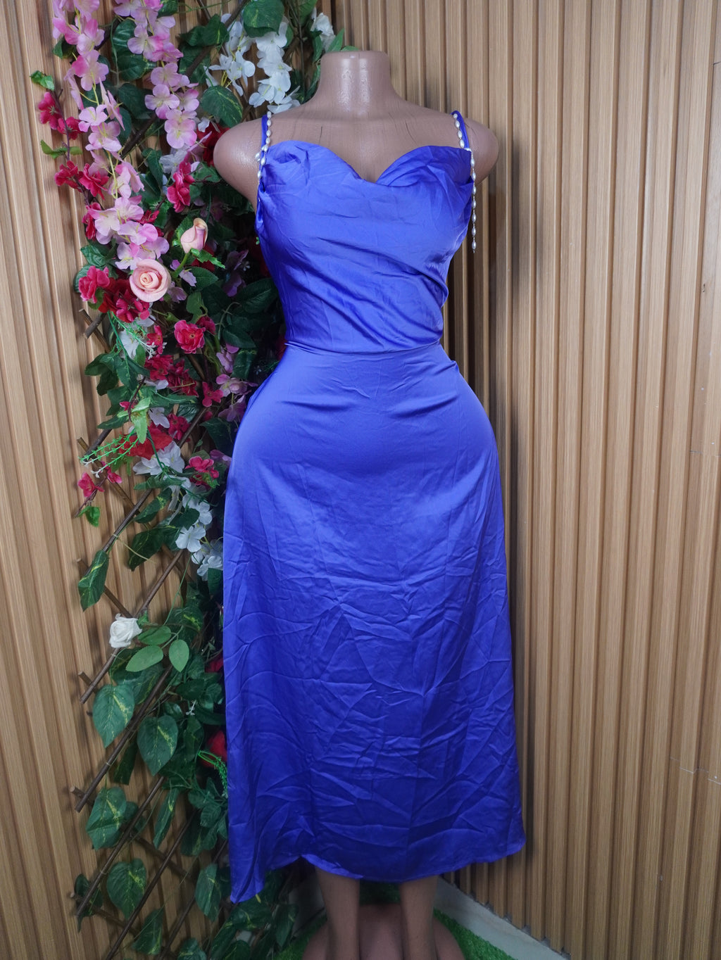 Robe moulante longue à fines bretelles décolletée-M