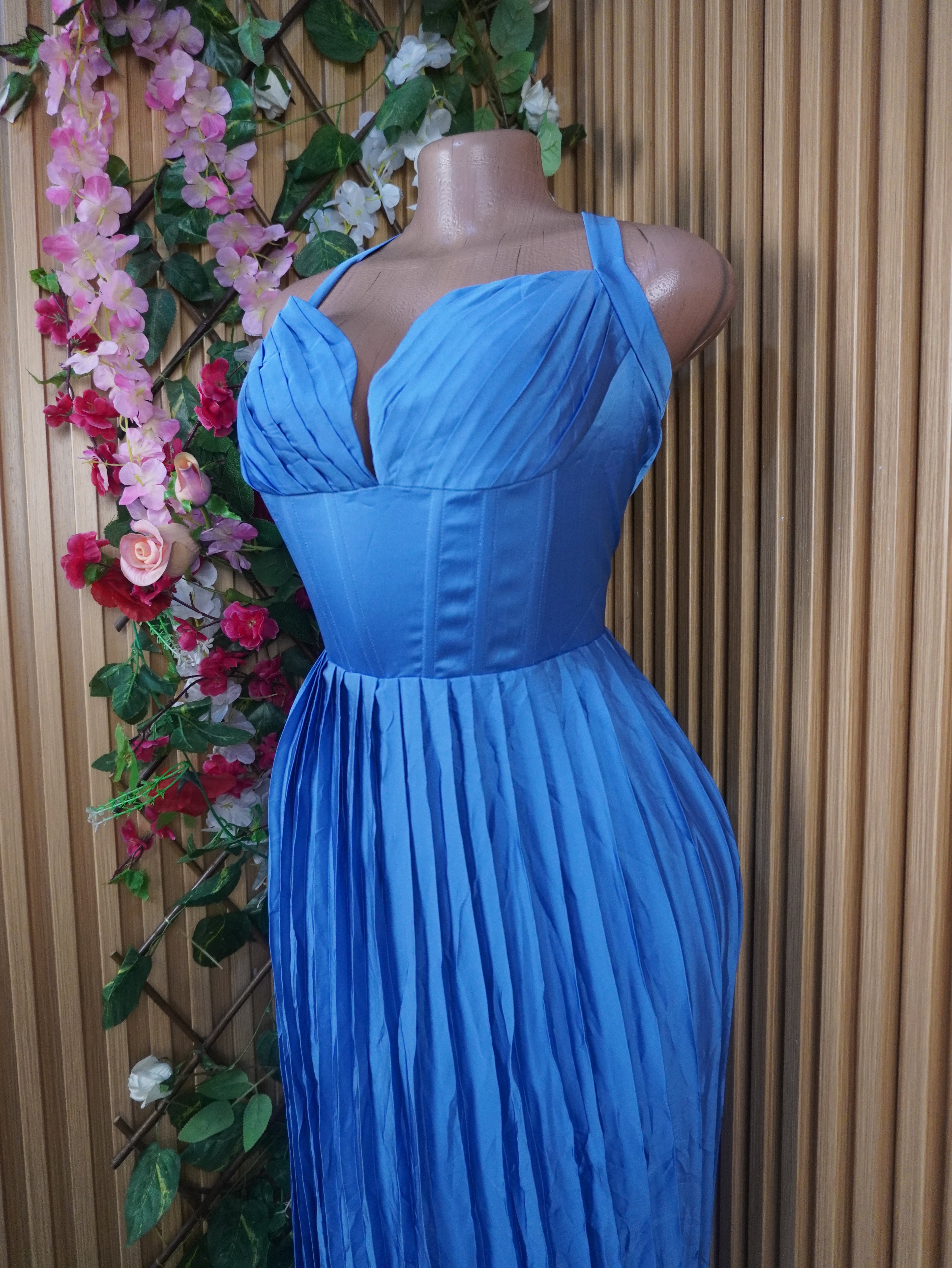 Robe évasée longue à fines brtelles plissée-L