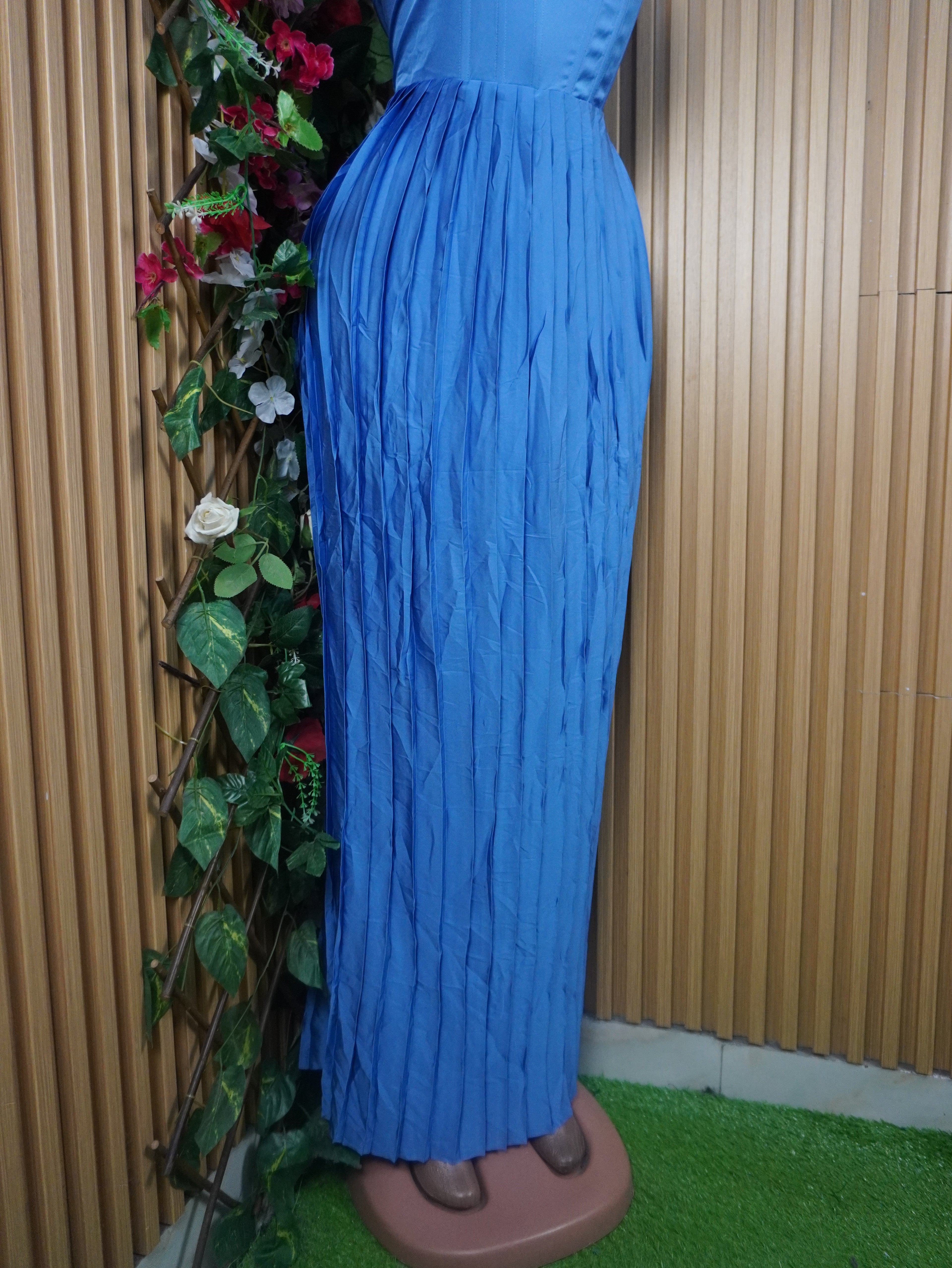 Robe évasée longue à fines brtelles plissée-L