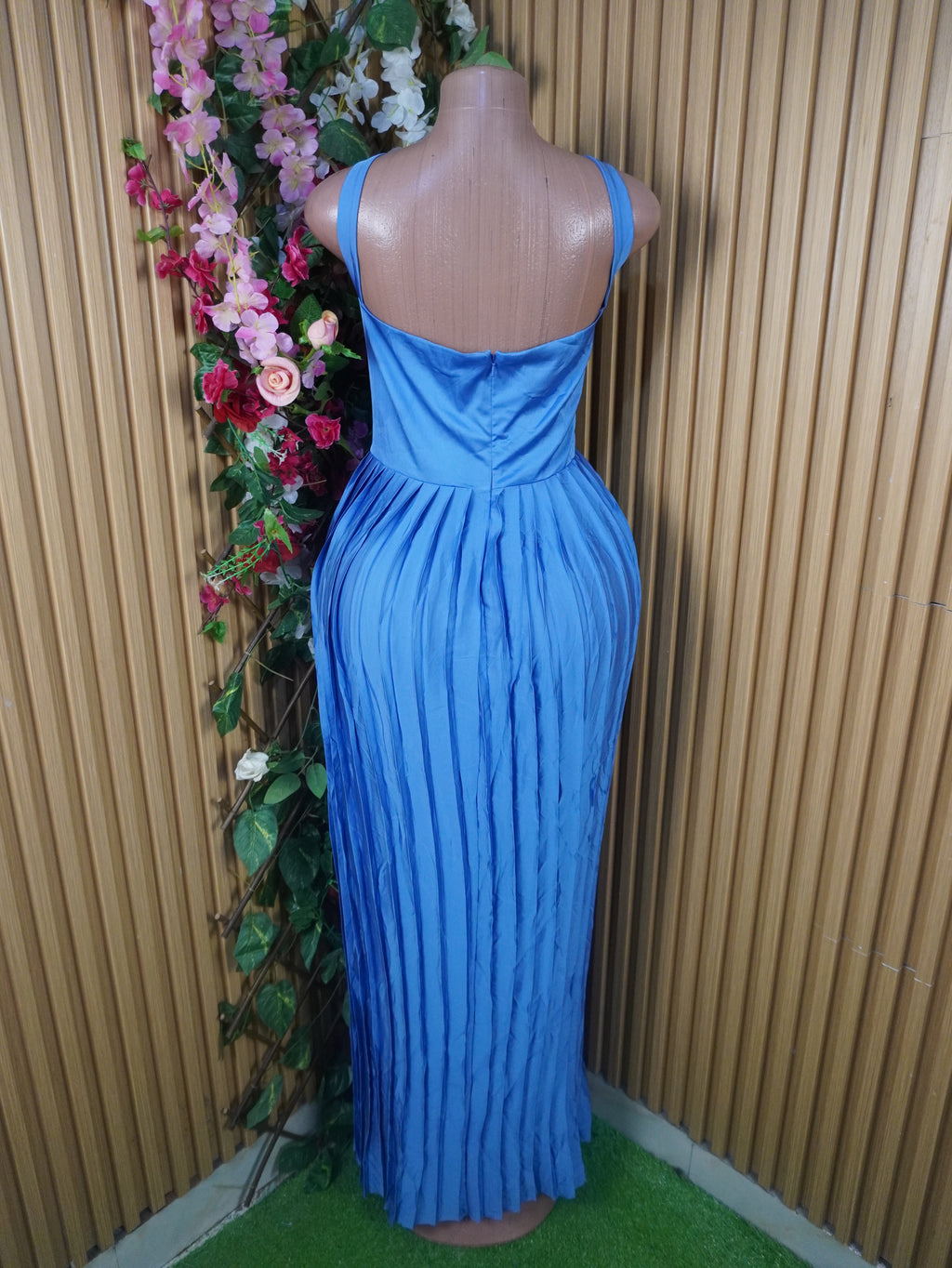 Robe évasée longue à fines brtelles plissée-L