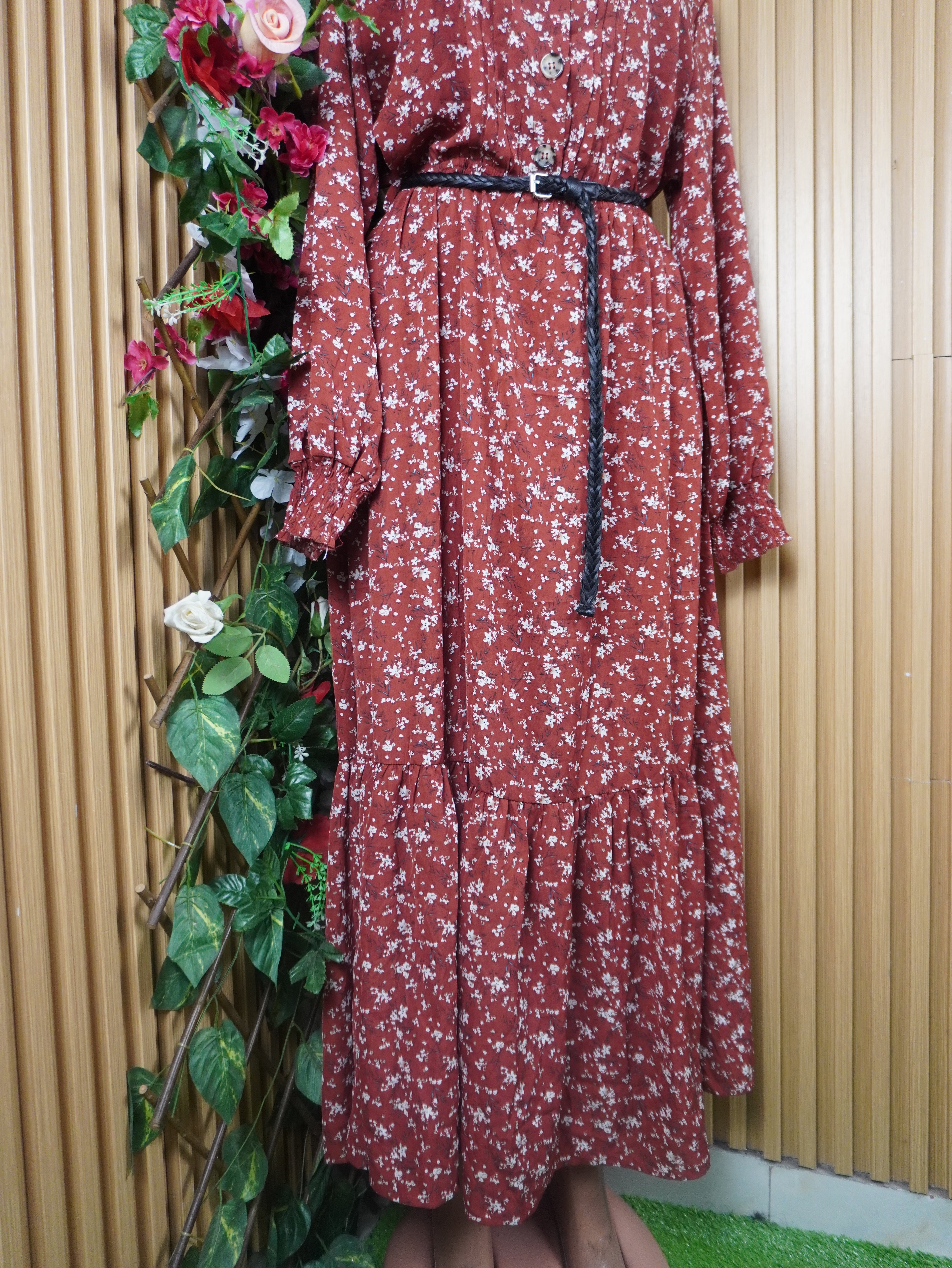 Robe évasée longue manches longues avec boutons-L