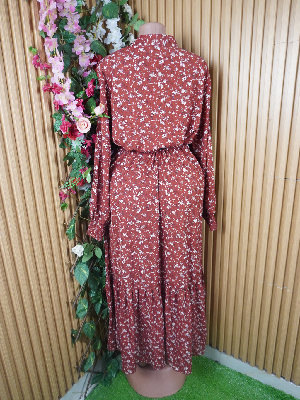 Robe évasée longue manches longues avec boutons-L