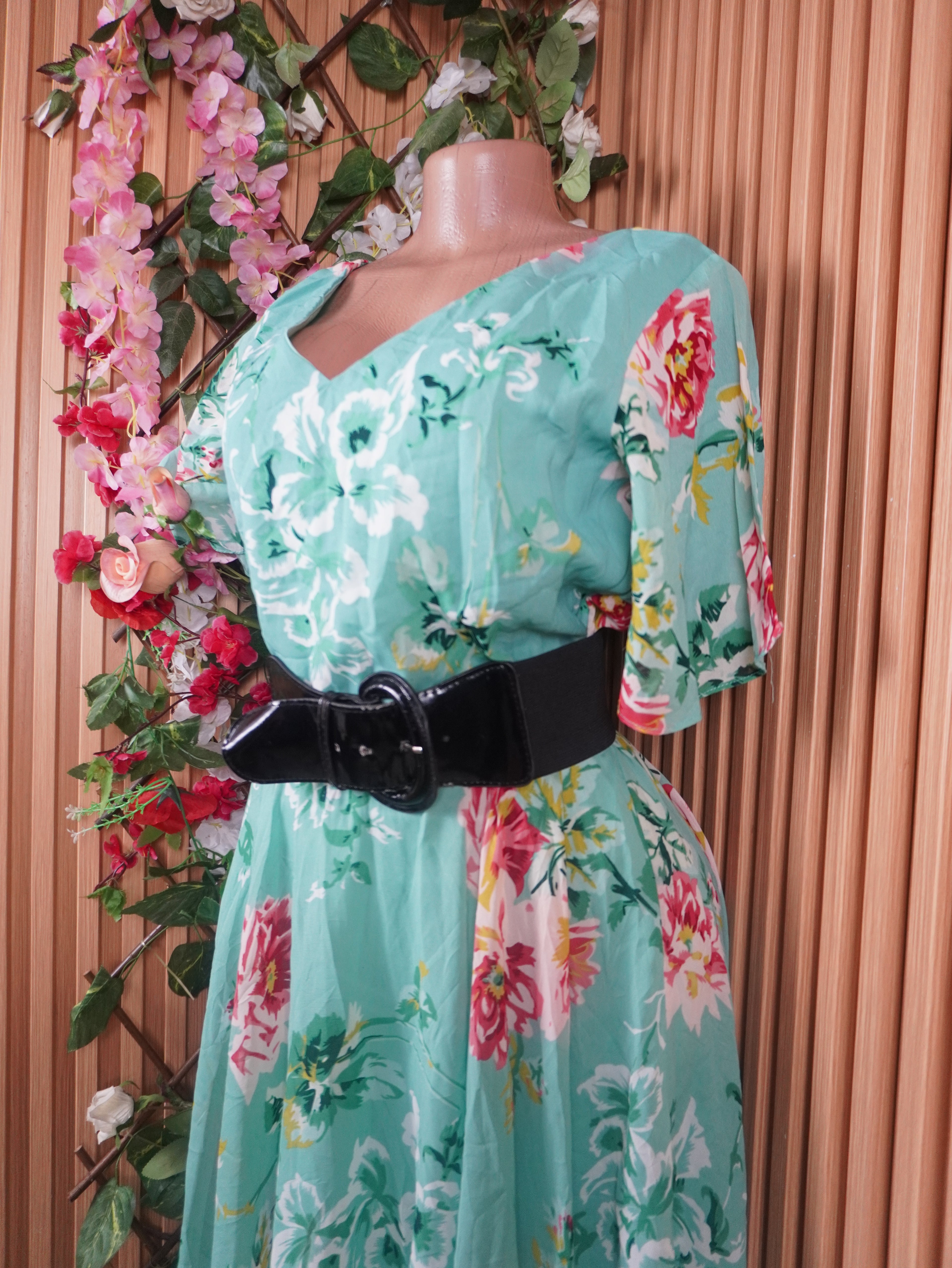 Robe évasée longue manches courtes décolletée-M
