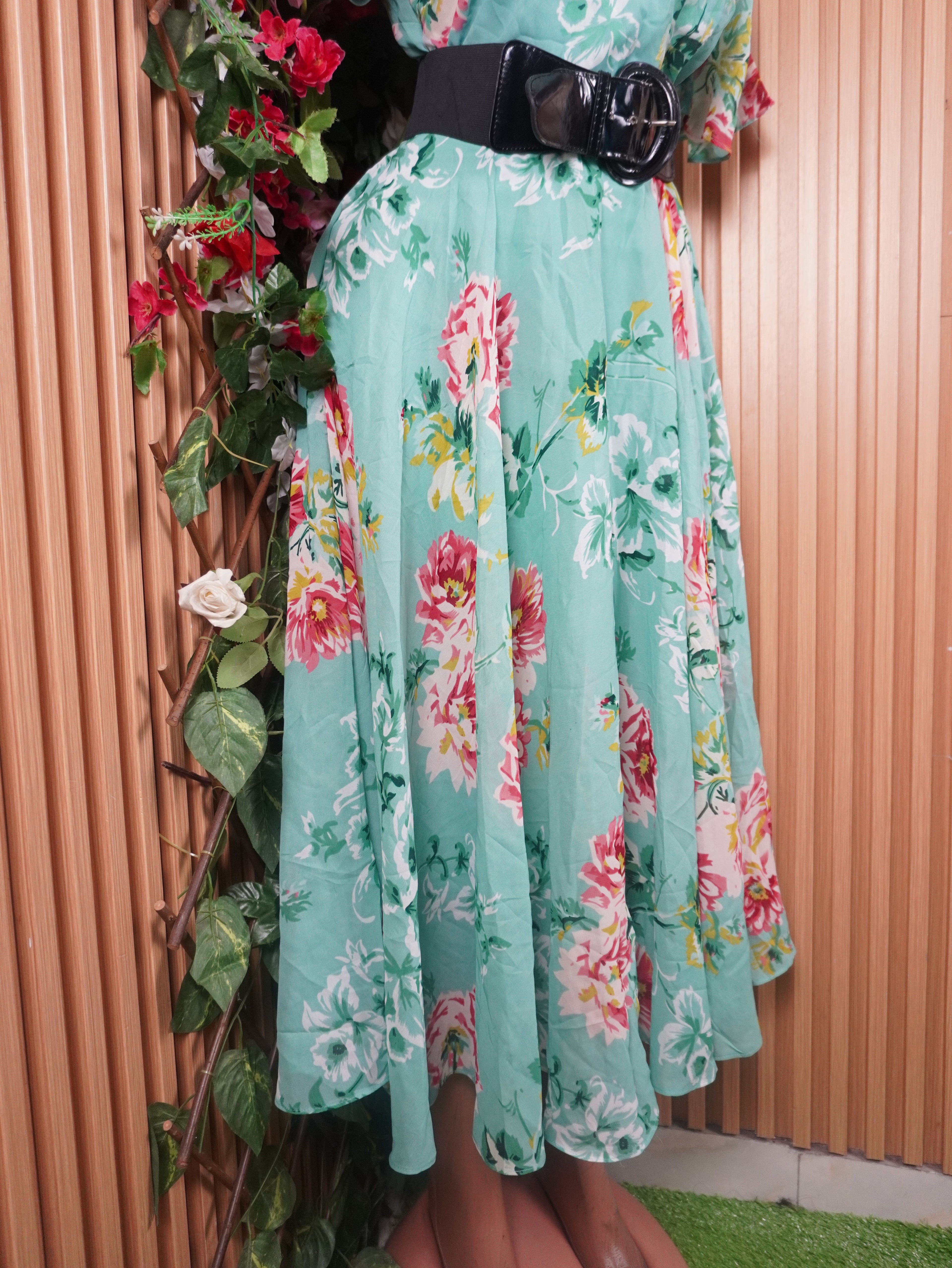 Robe évasée longue manches courtes décolletée-M