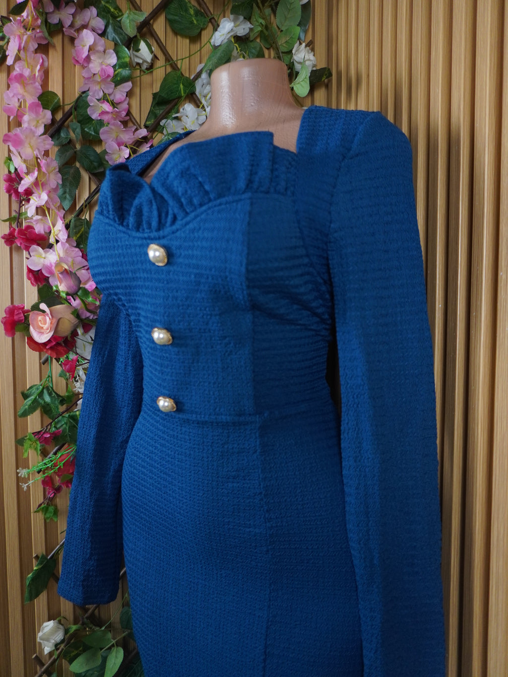 Robe moulante longue manches longues avec boutons-M