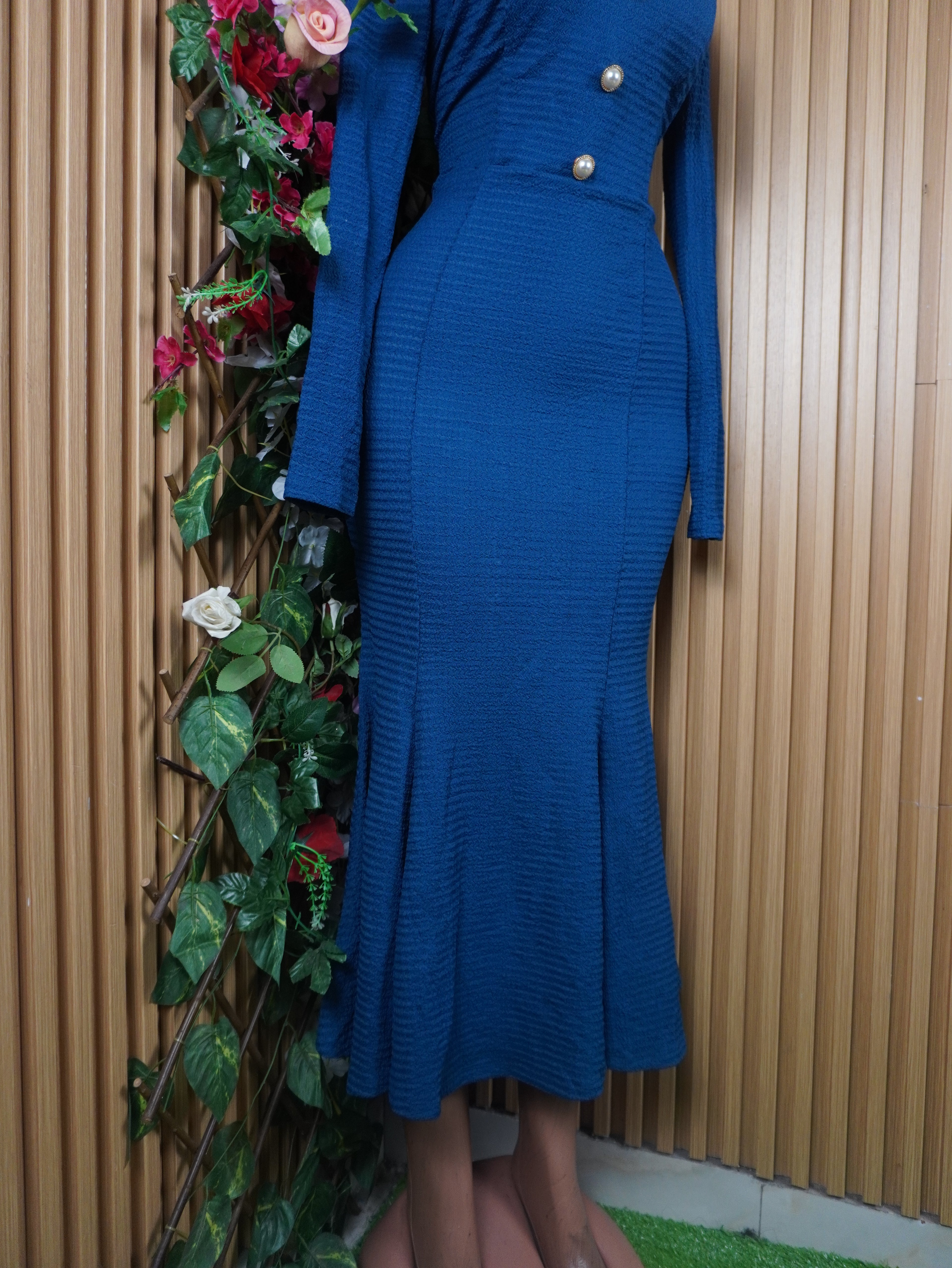 Robe moulante longue manches longues avec boutons-M