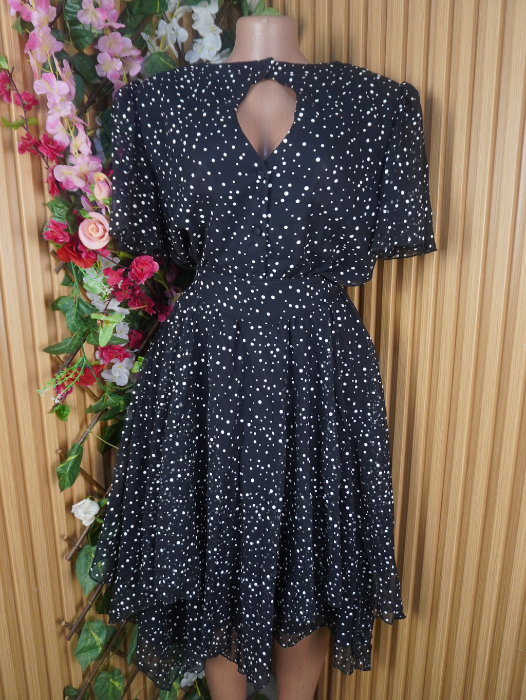 Robe évasée manches courtes décolletée-L