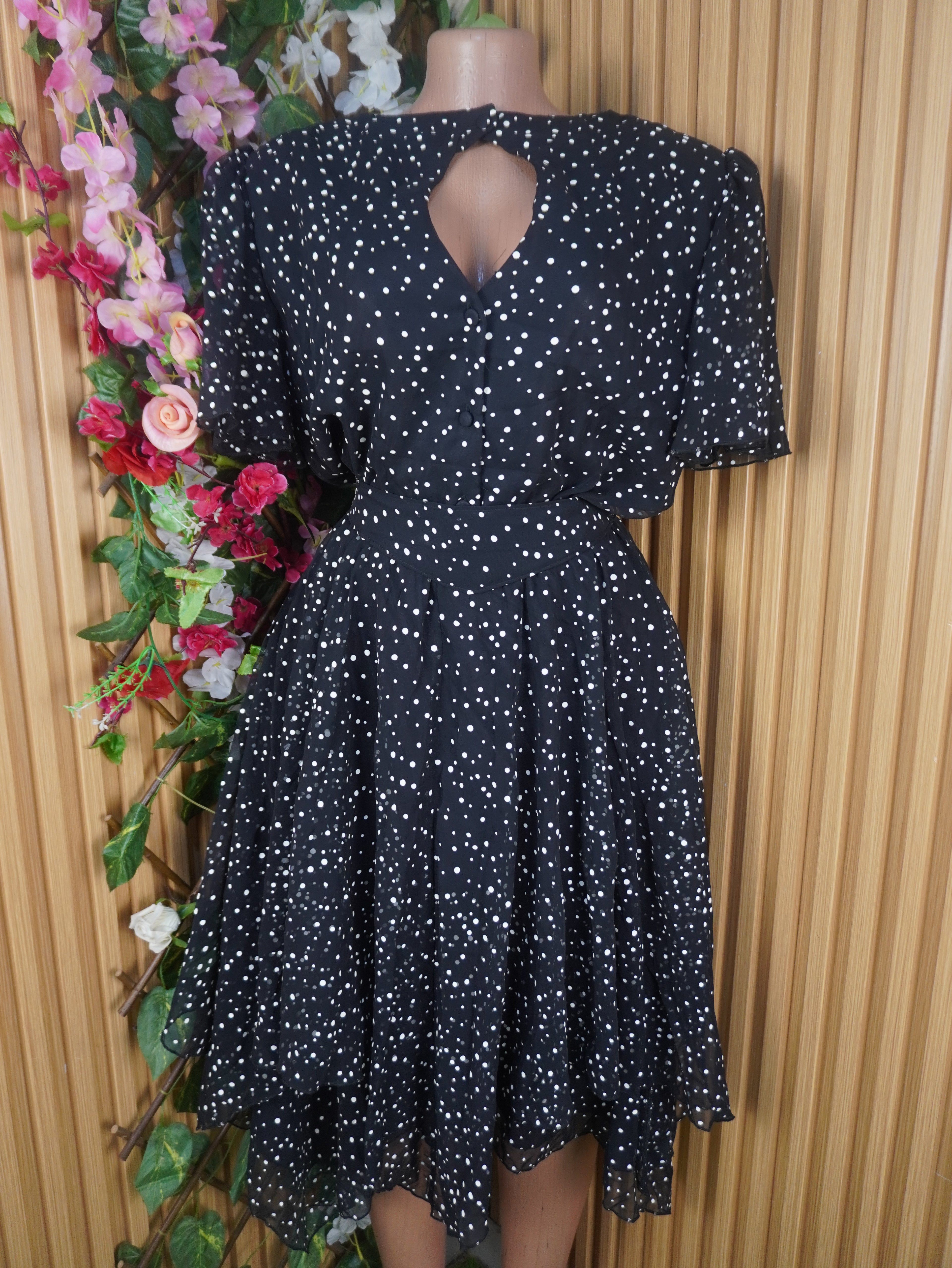 Robe évasée manches courtes décolletée-L