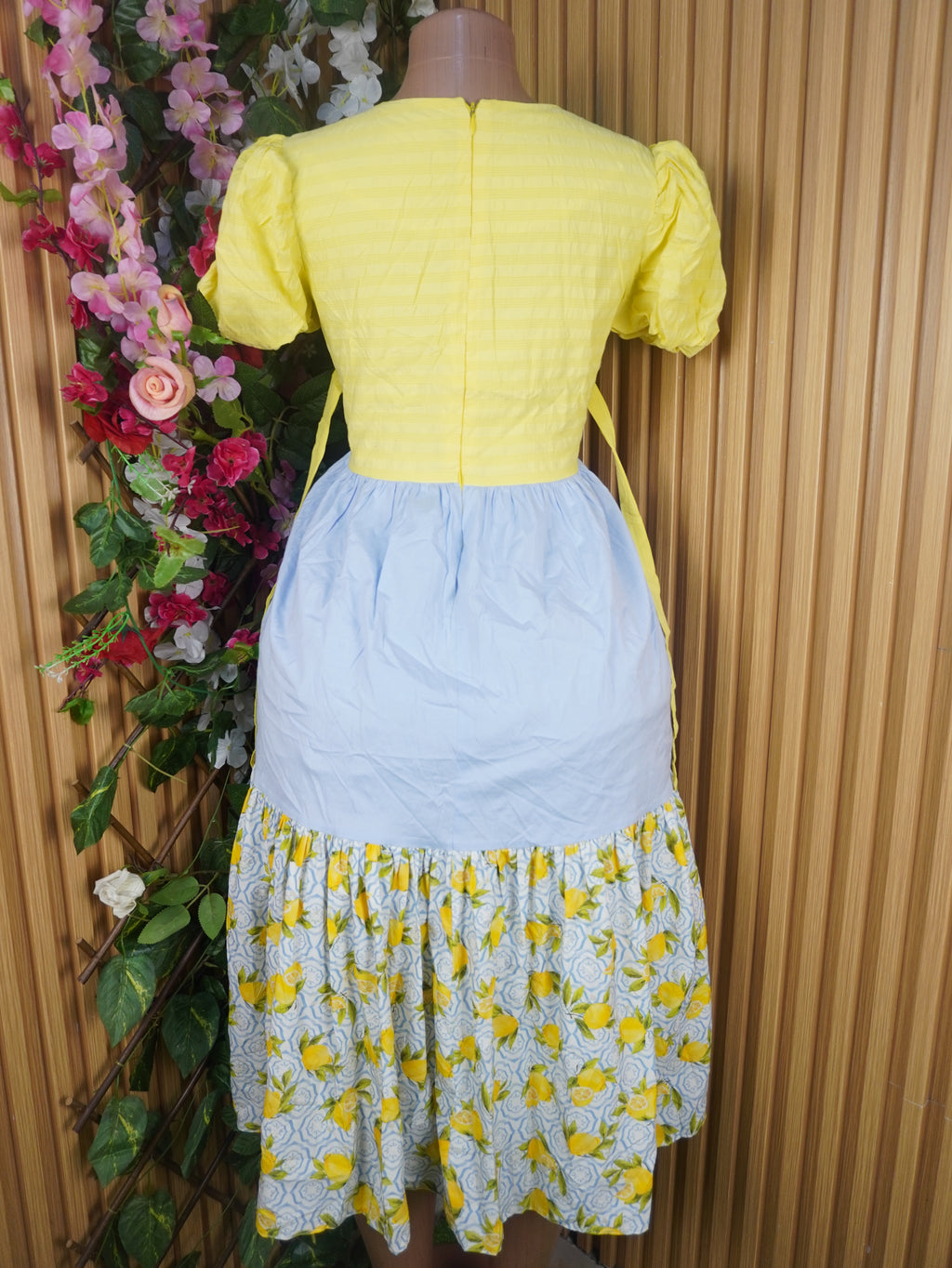 Robe évasée manches courtes décolletée-M