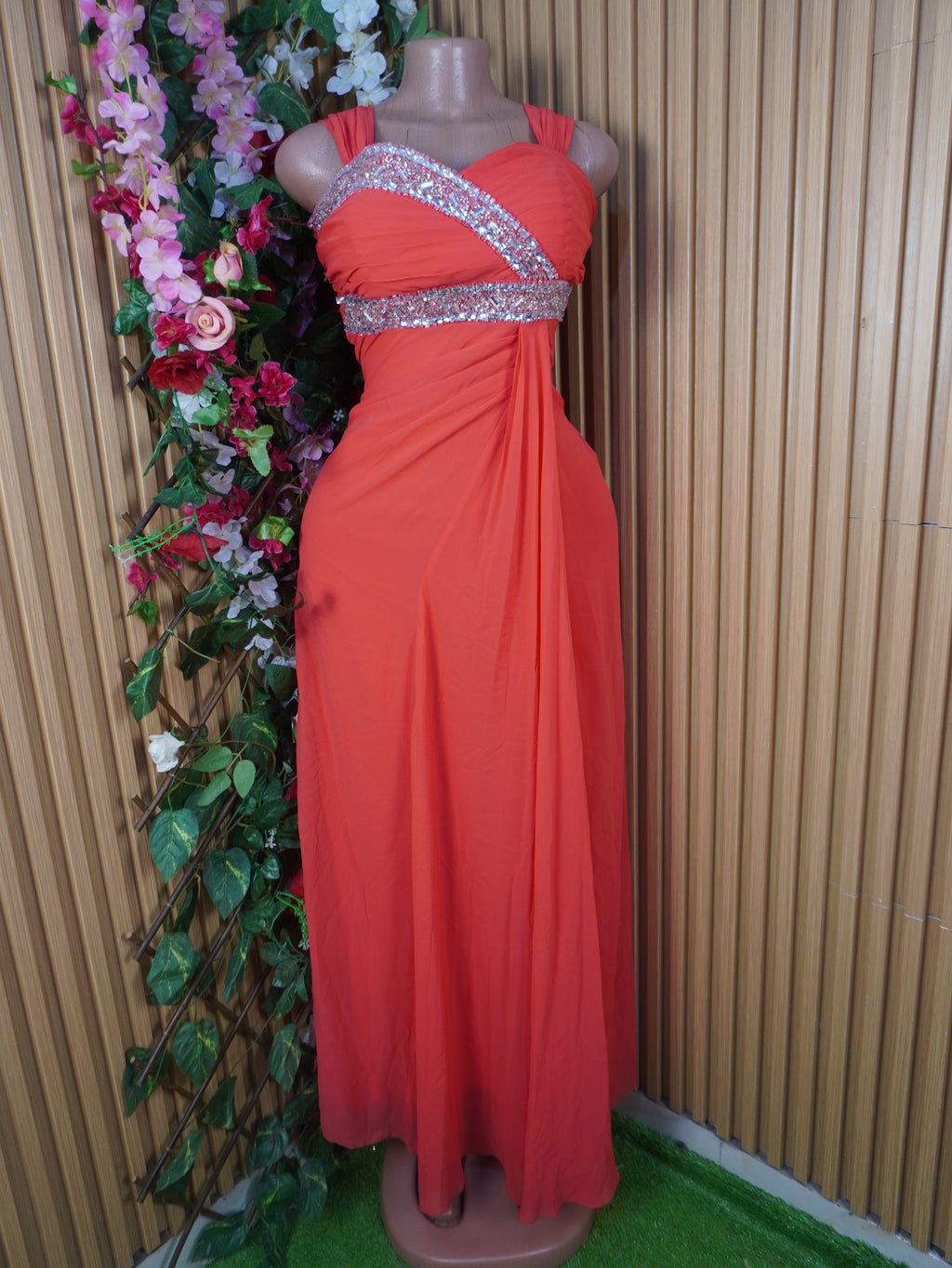 Robe soirée stylée  longue sans manches décolletée-M