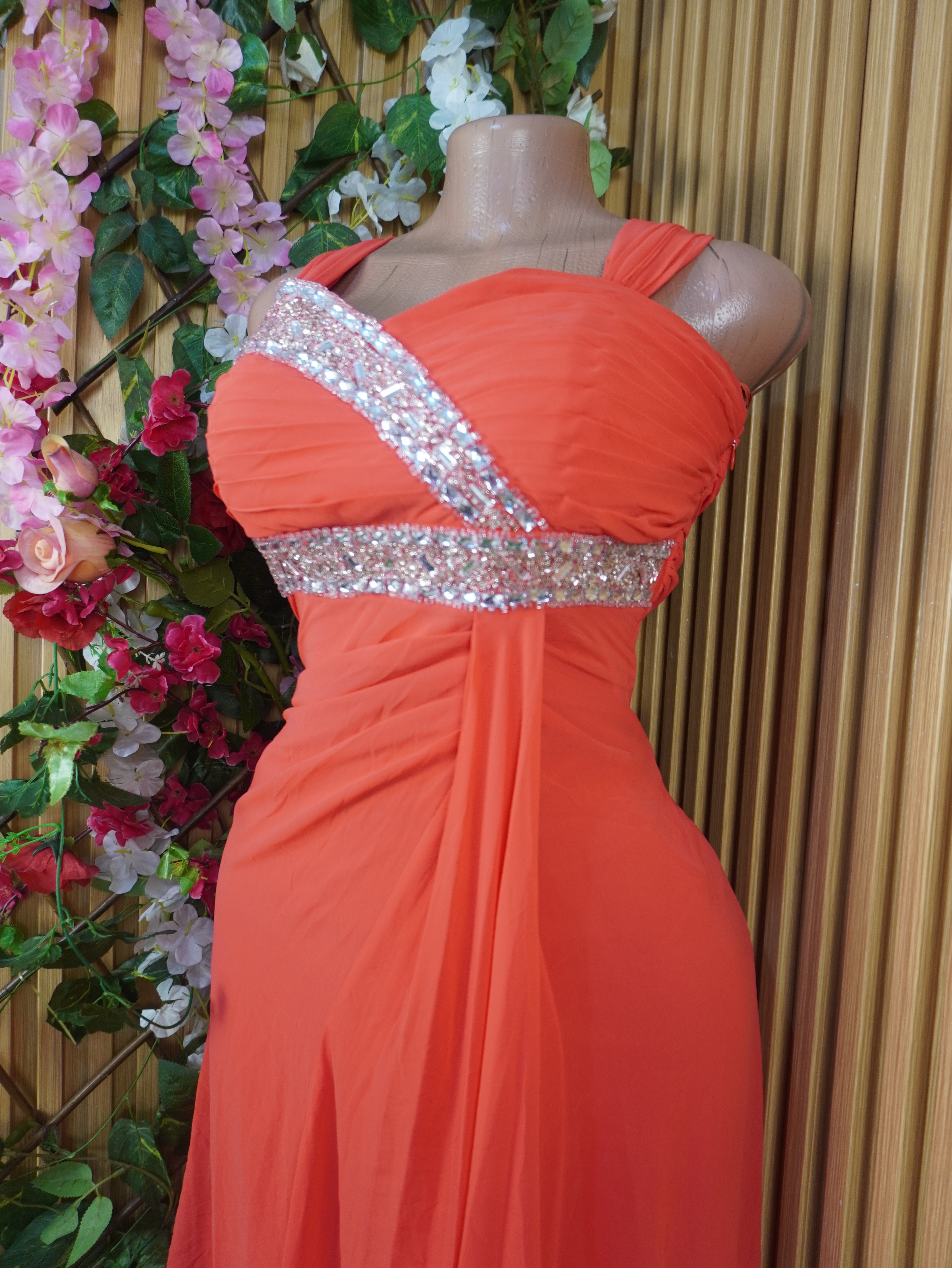 Robe soirée stylée  longue sans manches décolletée-M