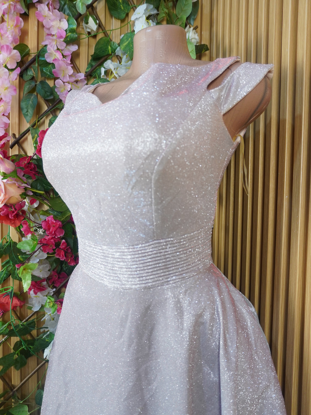 Robe évasée sans manches décolletée-M