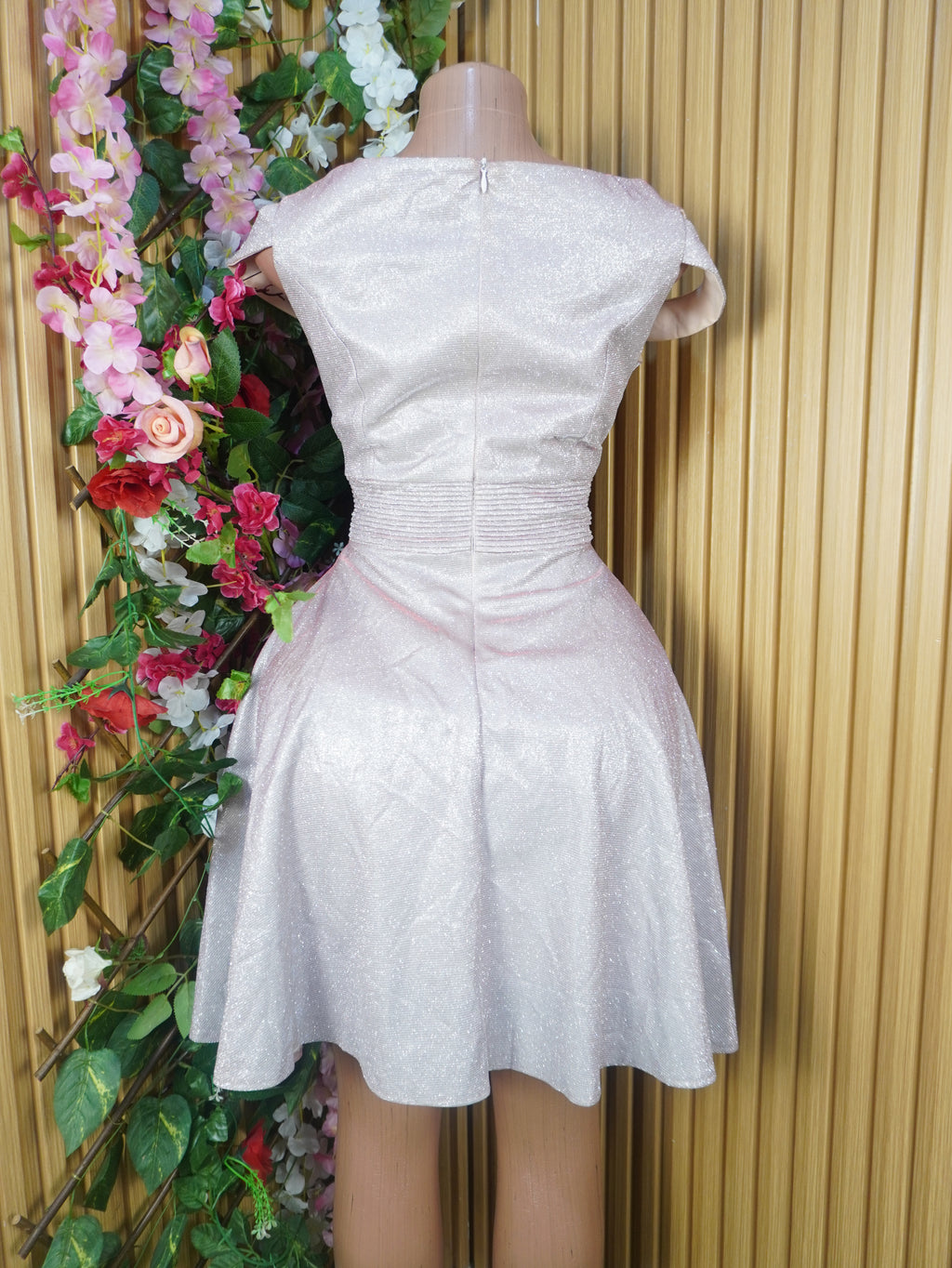 Robe évasée sans manches décolletée-M