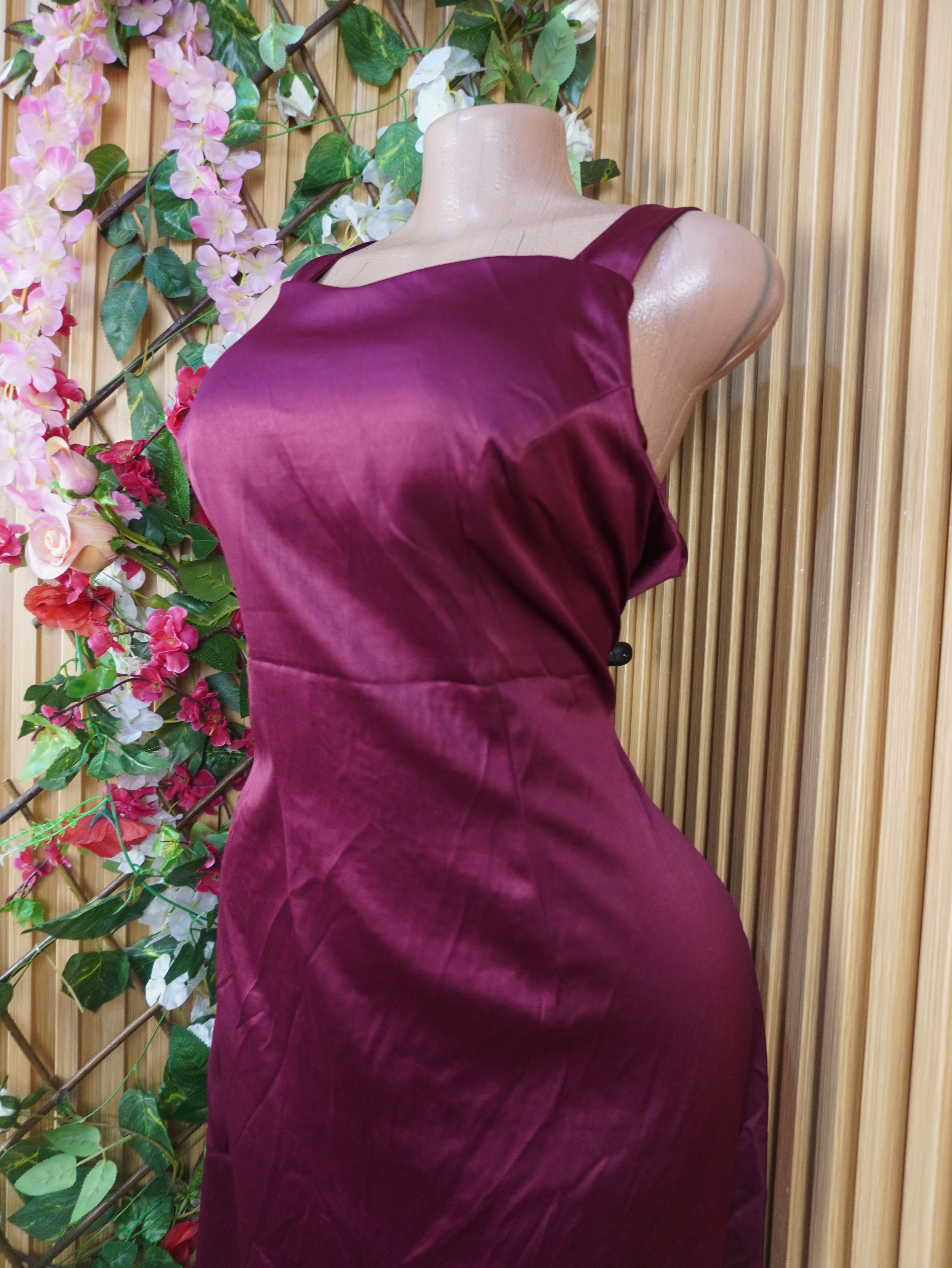 Robe moulante longue à  fines bretelles décolletée-XL