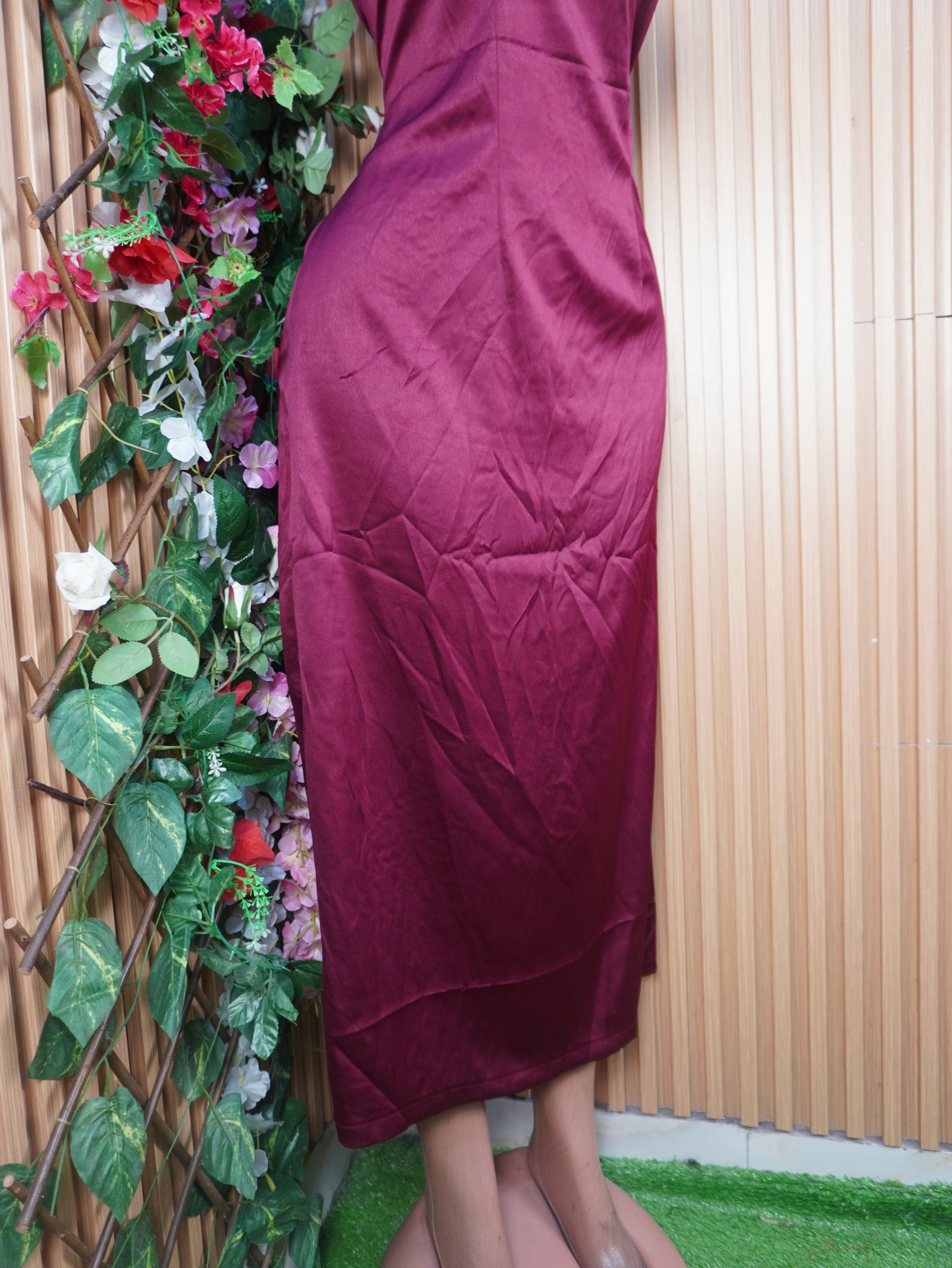 Robe moulante longue à  fines bretelles décolletée-XL