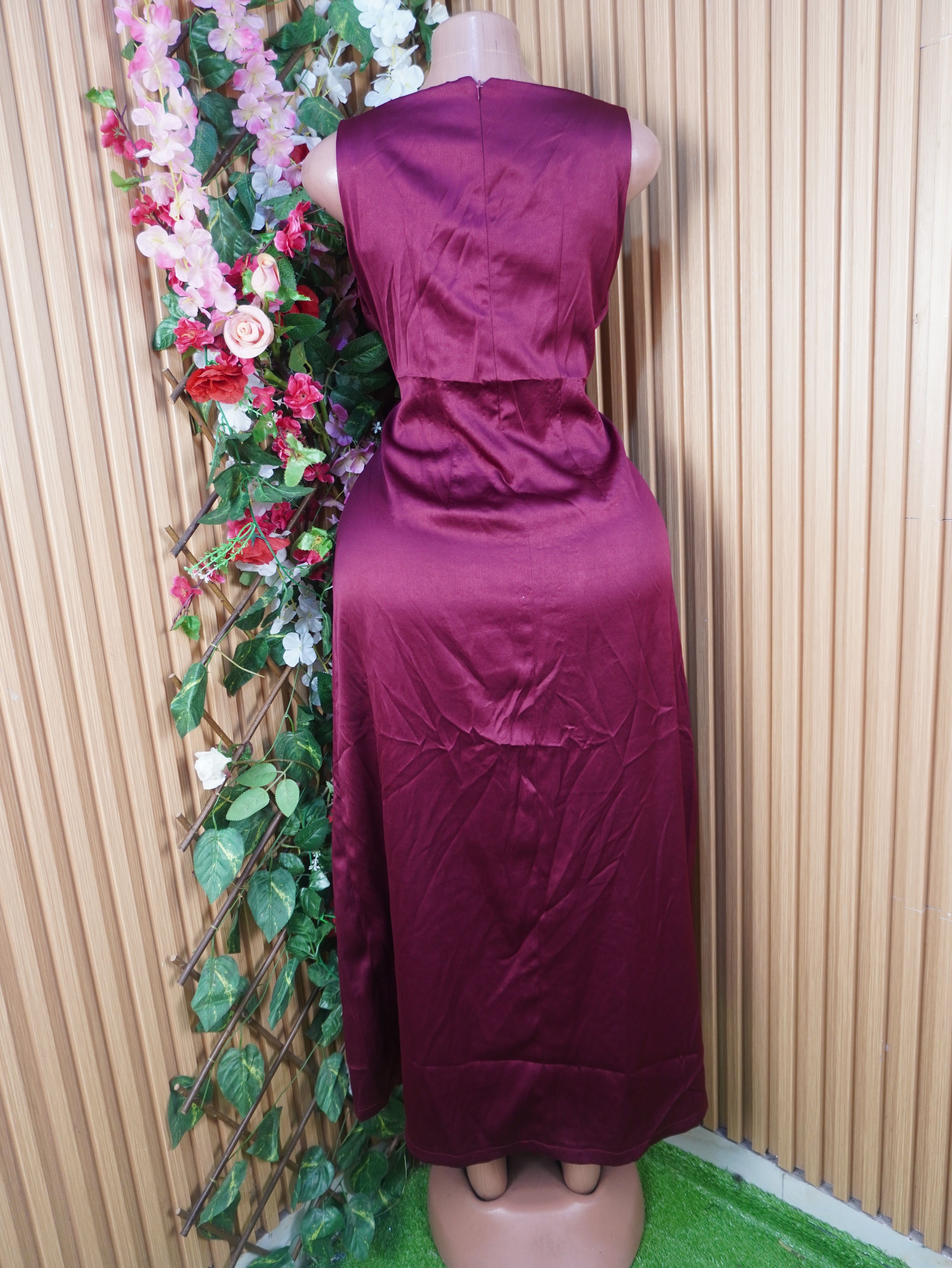 Robe moulante longue à  fines bretelles décolletée-XL