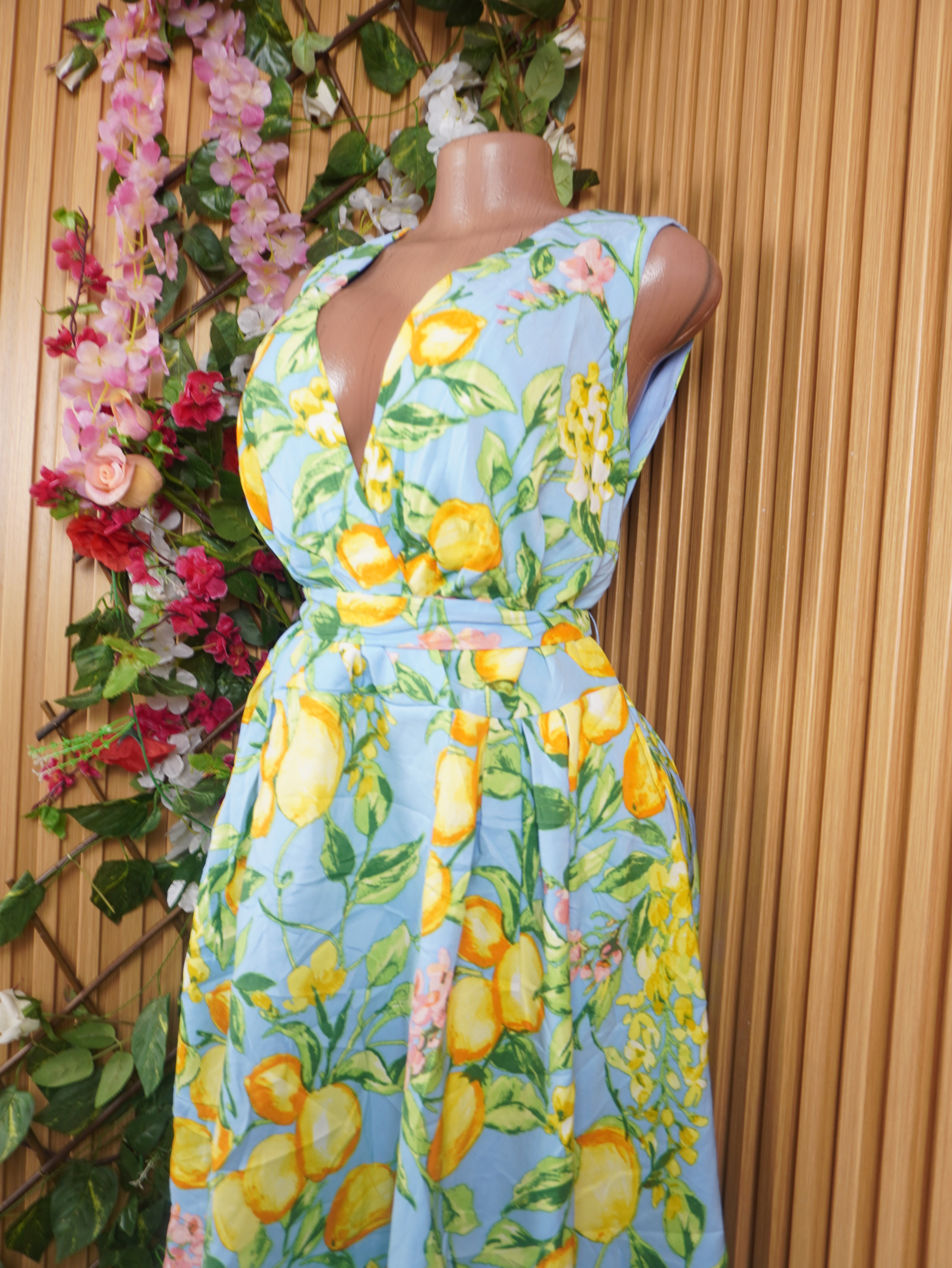 Robe  évasée sans manches imprimée fleurie ceintrée-L