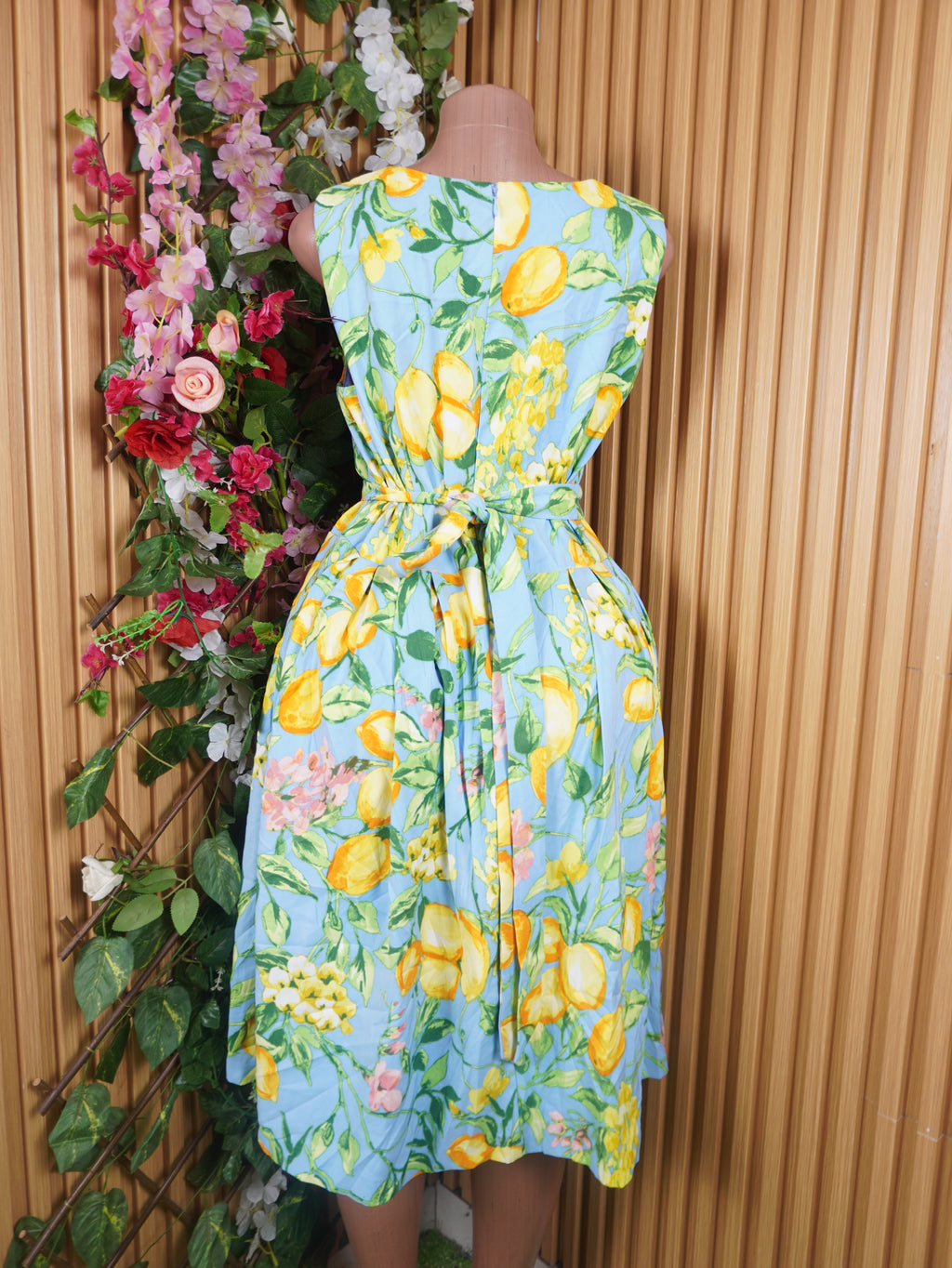Robe  évasée sans manches imprimée fleurie ceintrée-L