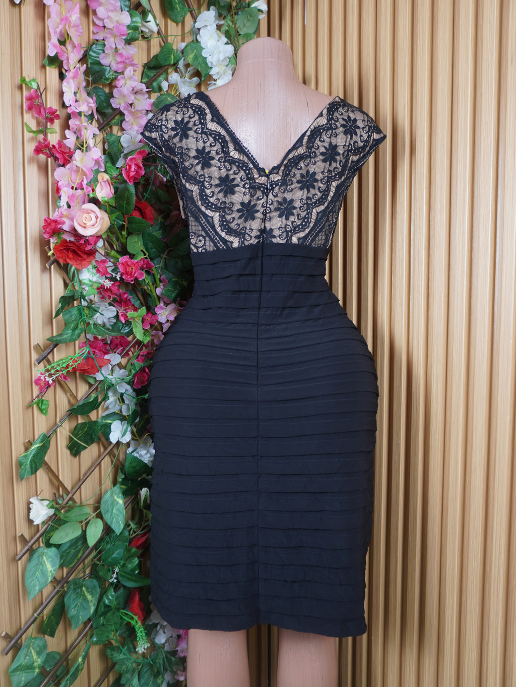 Robe droite sans manches plisée décolletée-L