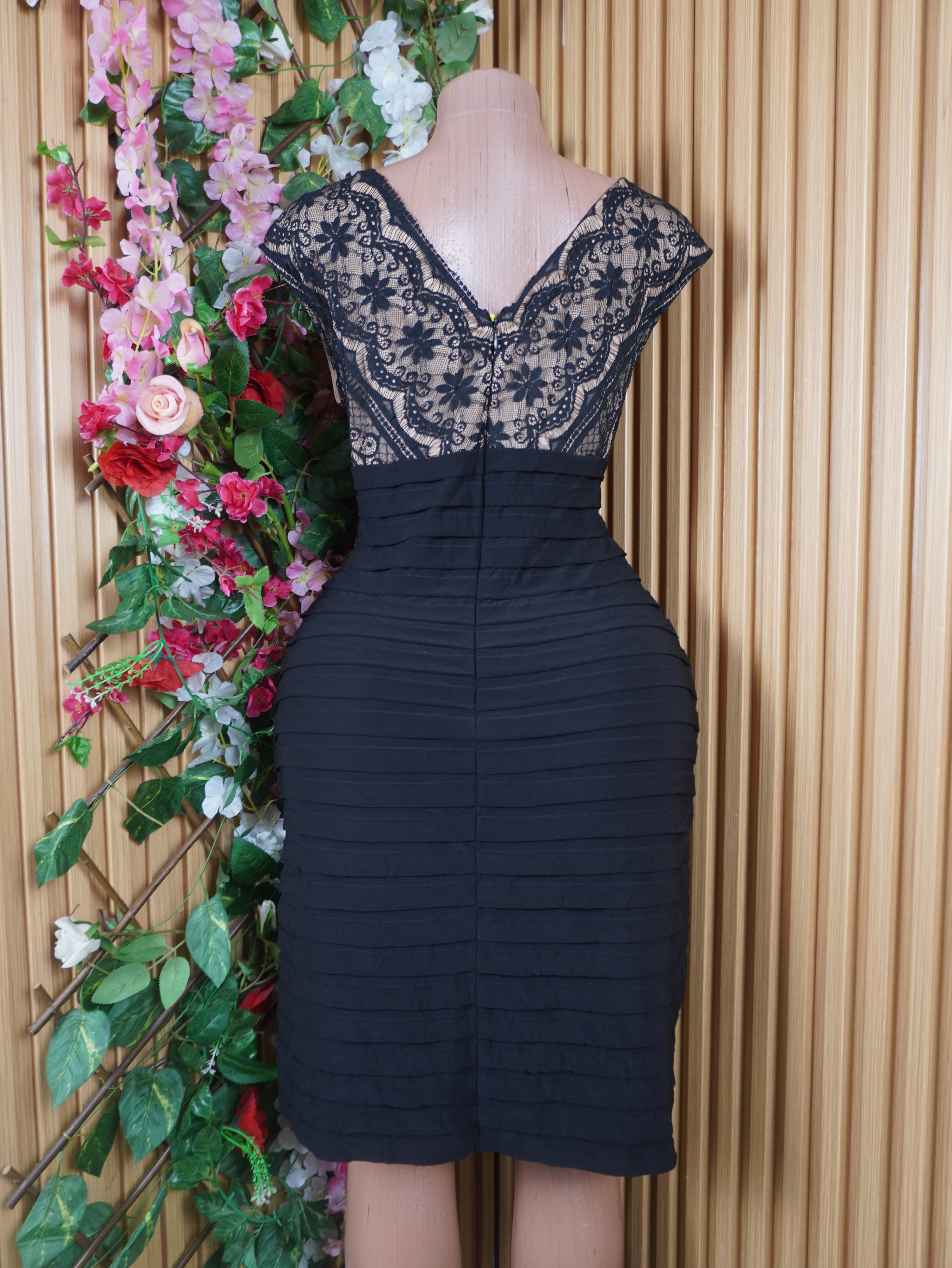 Robe droite sans manches plisée décolletée-L