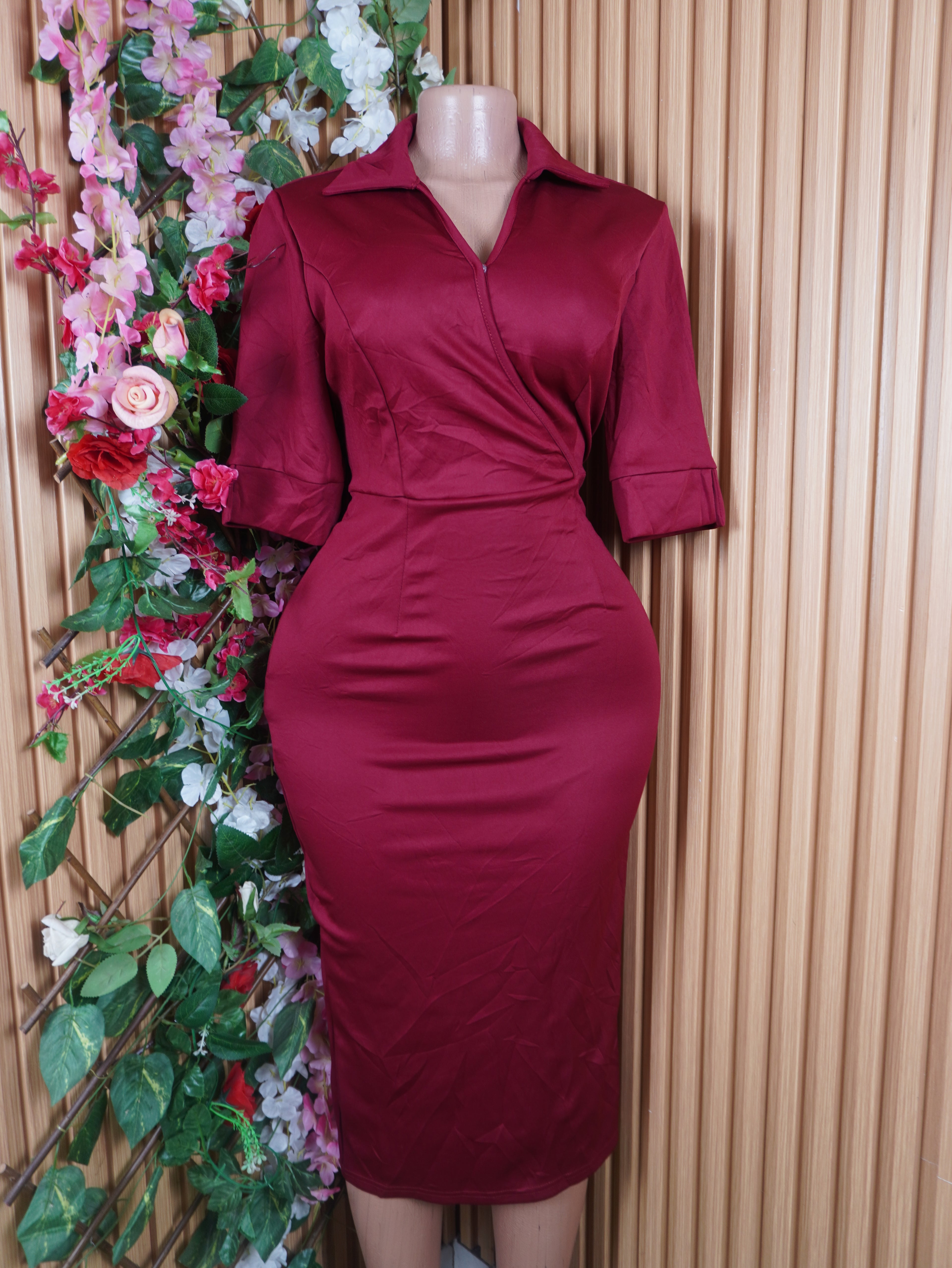 Robe moulante mi-longue sans manches col chemise-M