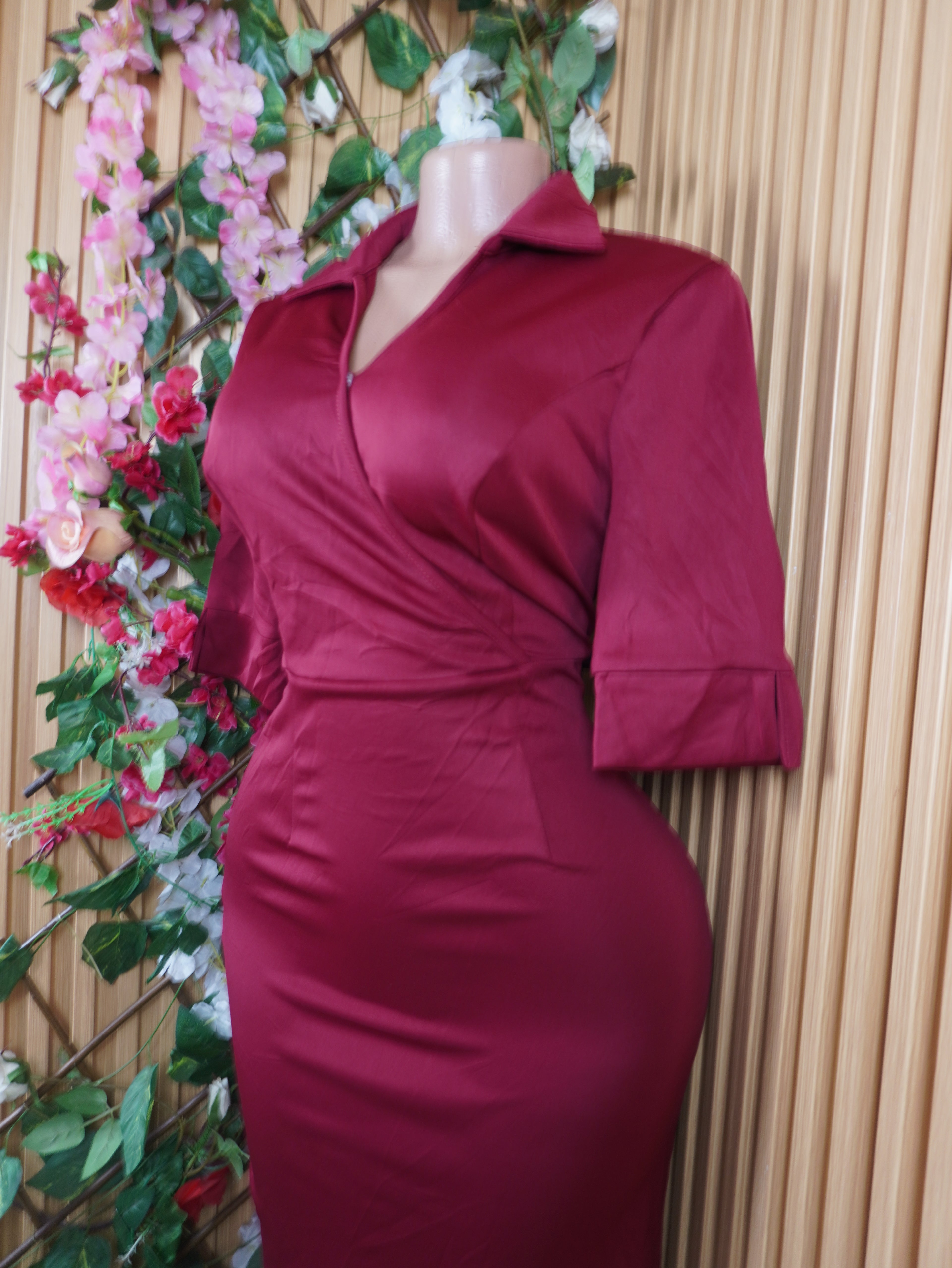 Robe moulante mi-longue sans manches col chemise-M