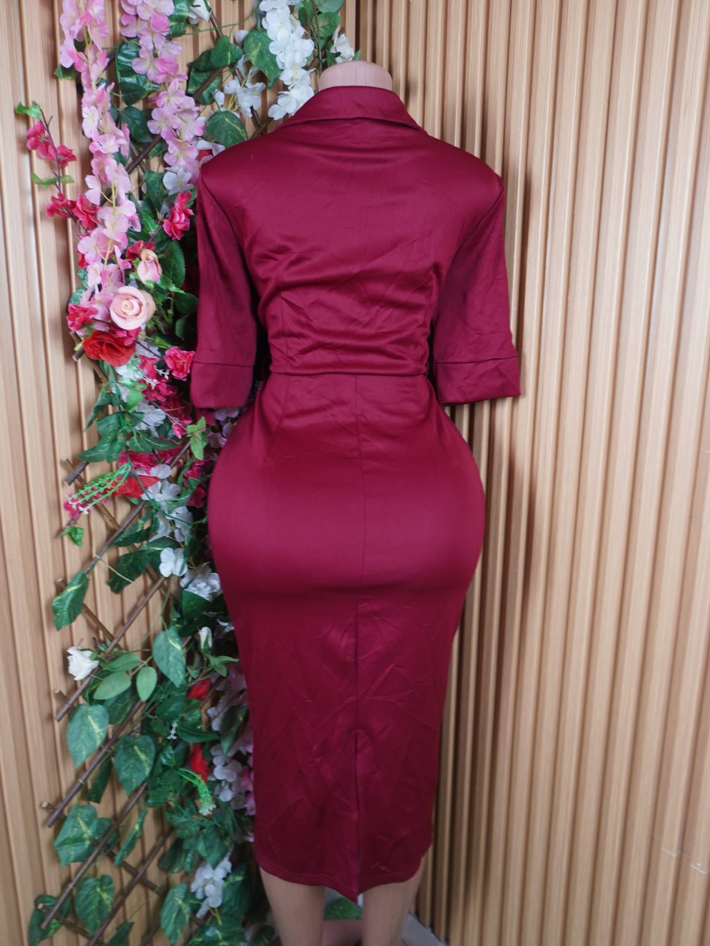 Robe moulante mi-longue sans manches col chemise-M
