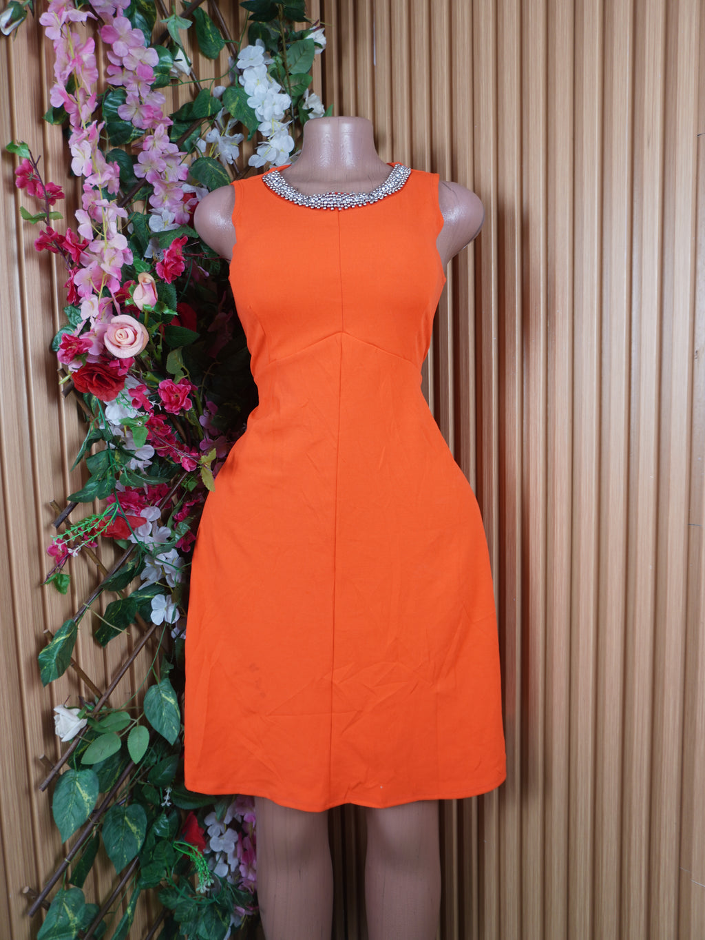 Robe elegante évasée sans manches décolletée-S