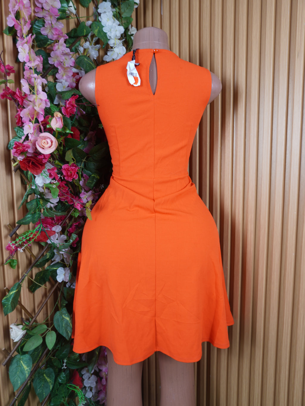 Robe elegante évasée sans manches décolletée-S