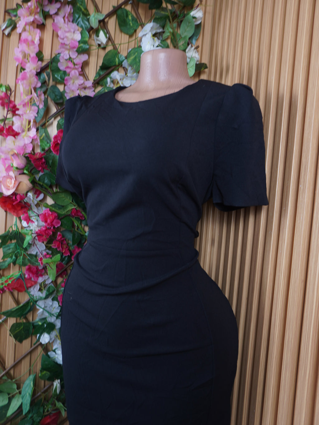 Robe droite manches courtes décolletée-M