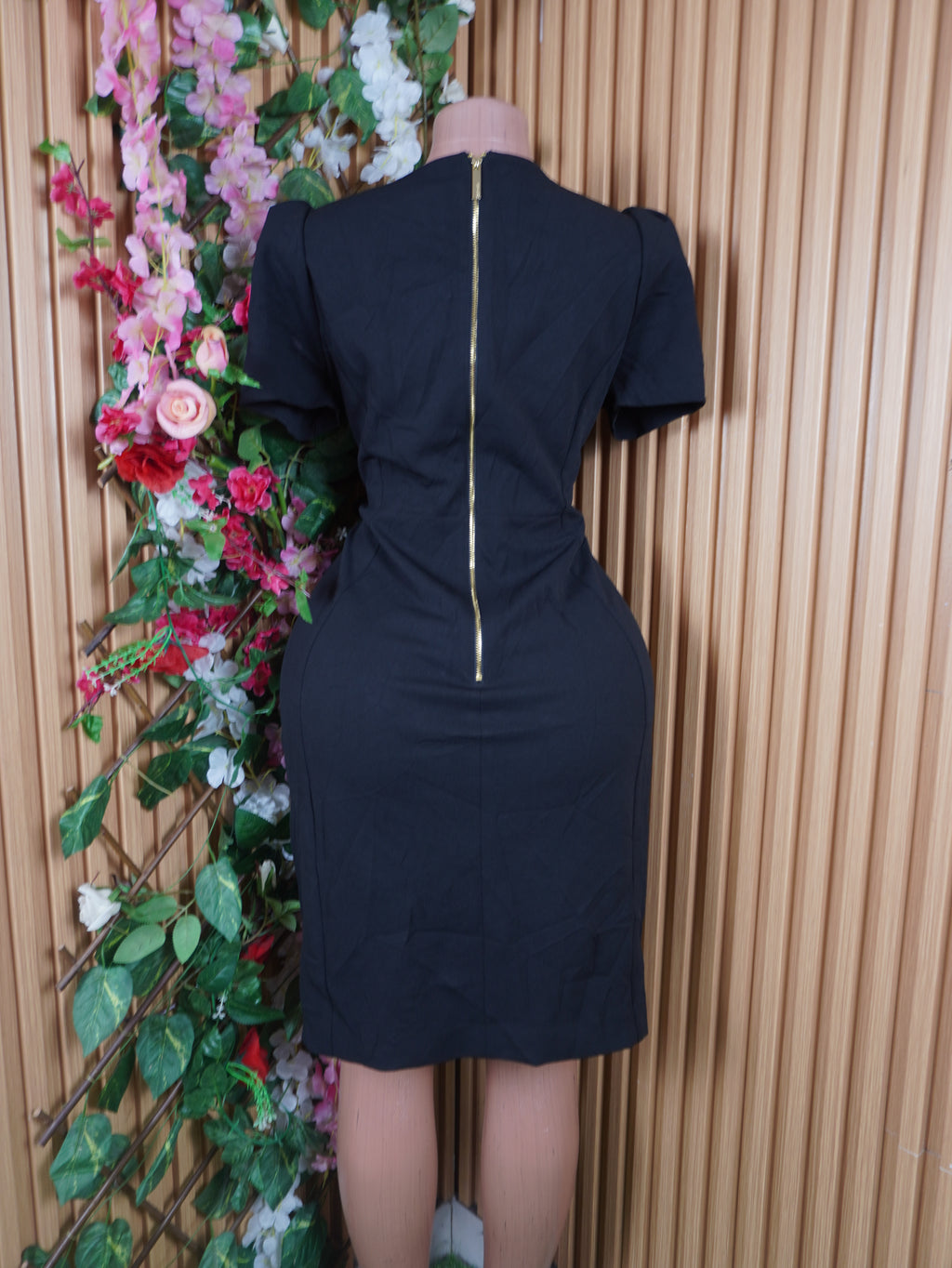 Robe droite manches courtes décolletée-M