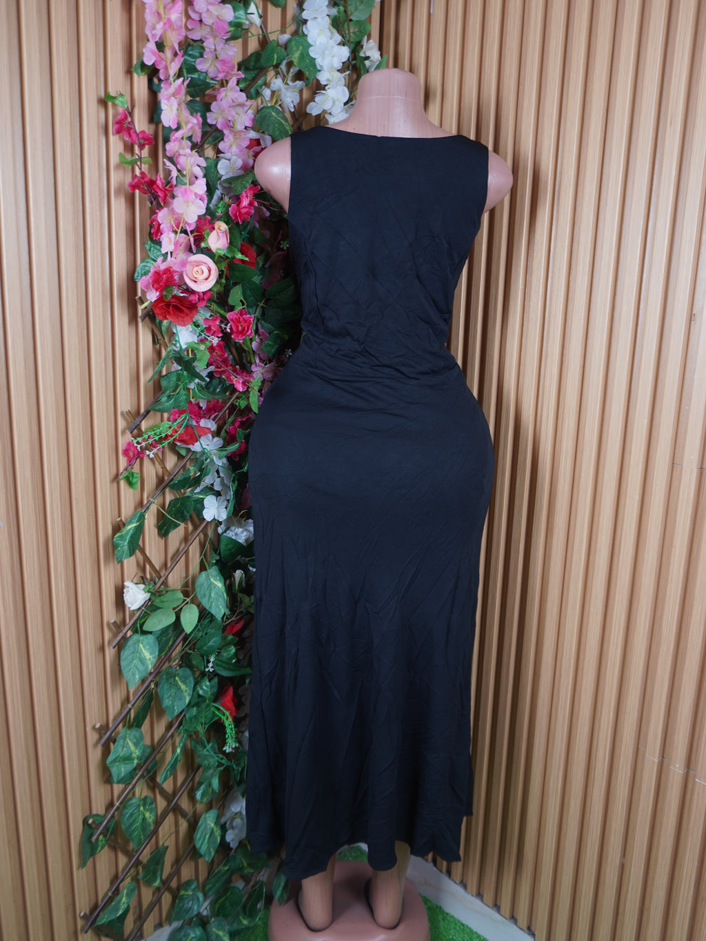 Robe évasée mi-longue sans manches décolletée-S