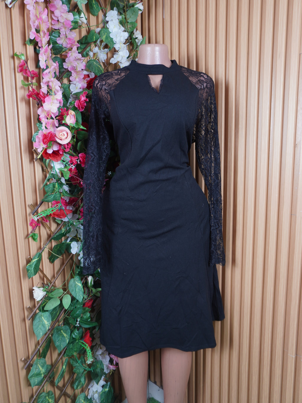 Robe droite manches longues dénudée col mao-L
