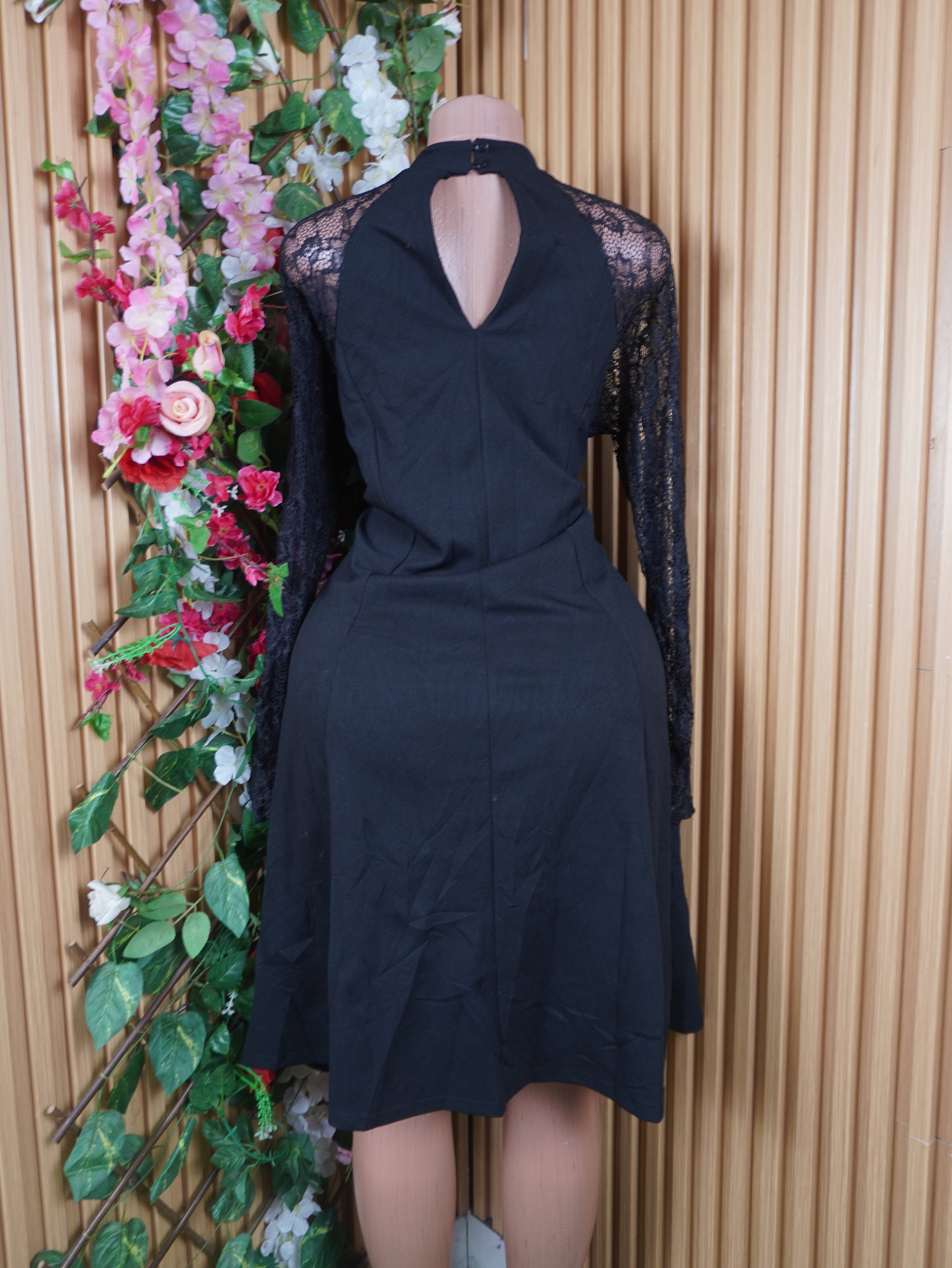 Robe droite manches longues dénudée col mao-L