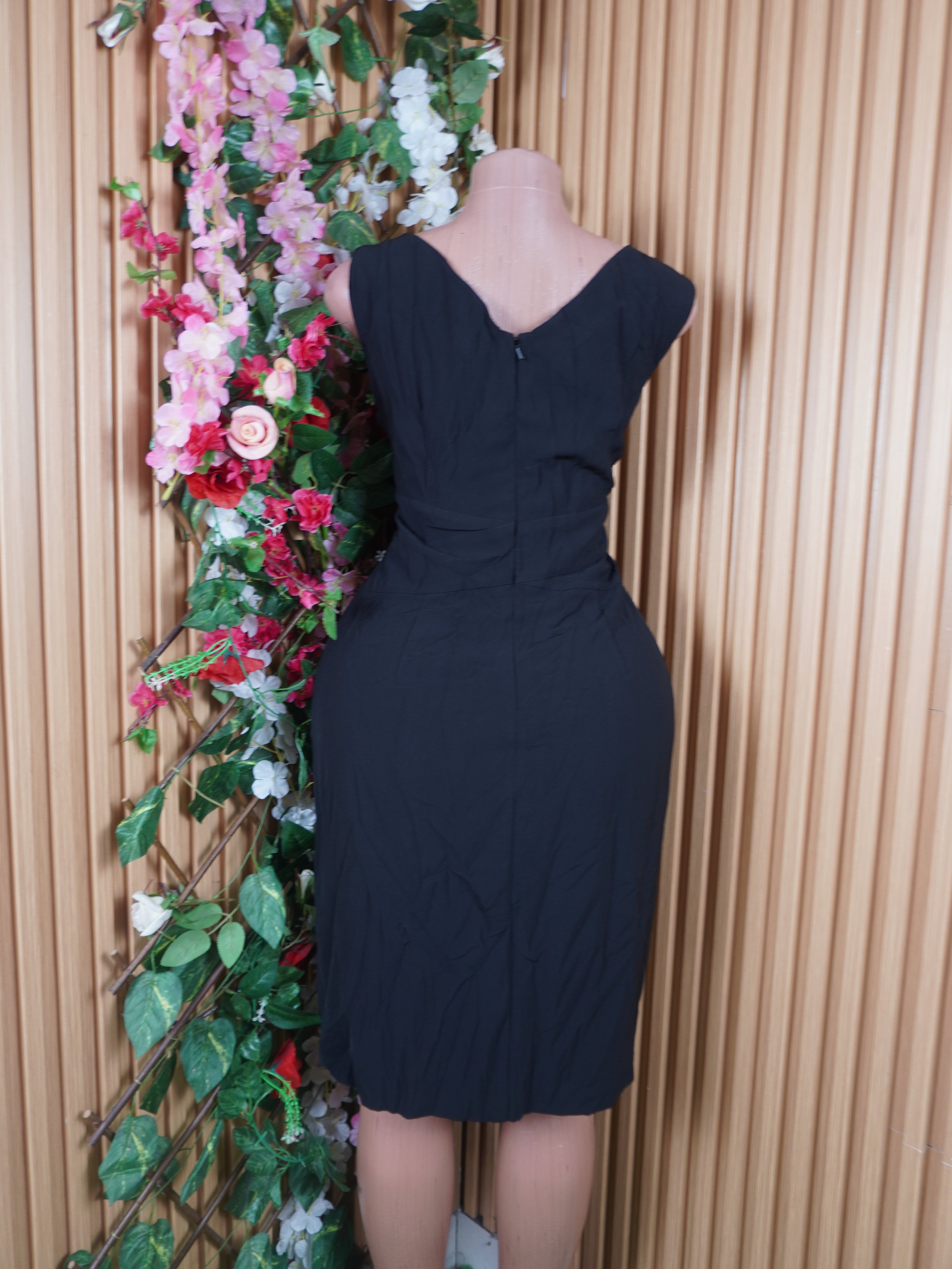 Robe moulante sans manches décolletée-M