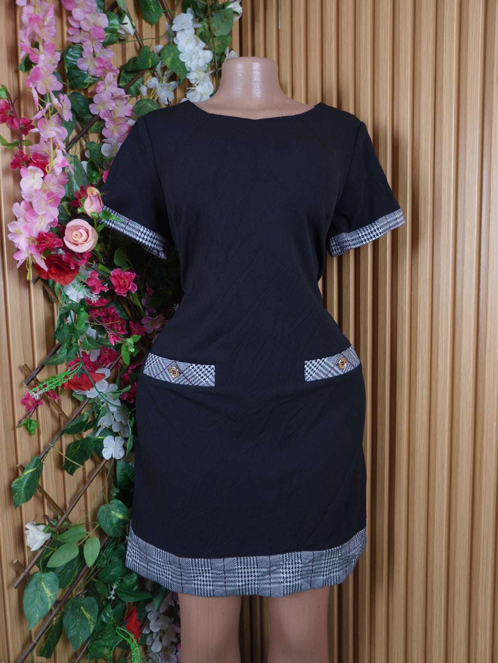 Robe droite manches courtes décolletée-M