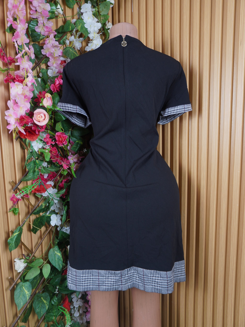 Robe droite manches courtes décolletée-M