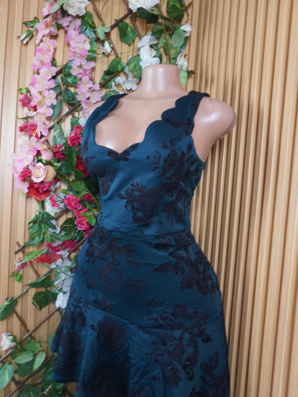 Robe evasée stylée sans manches décolletée-M