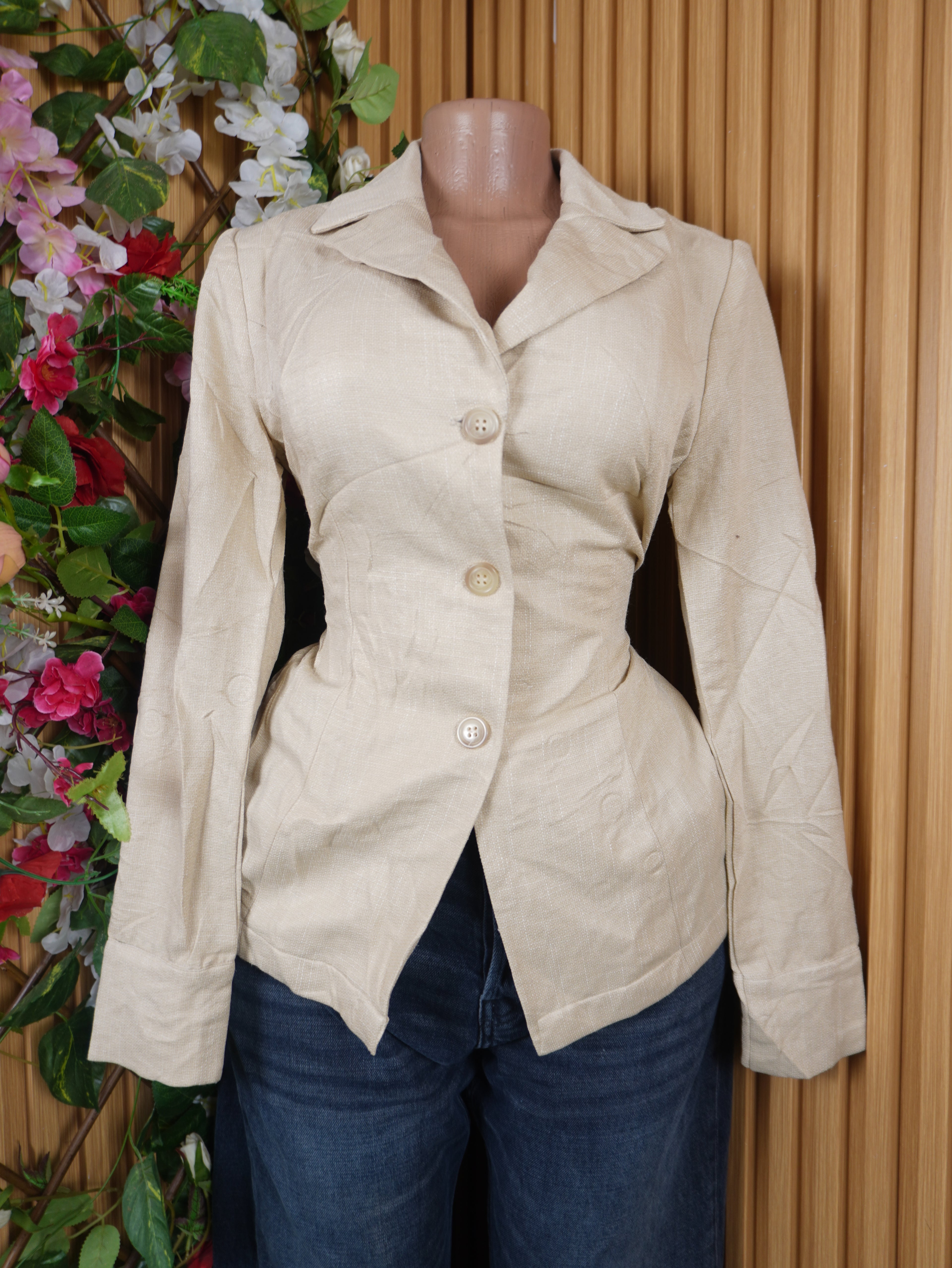 Veste blazer pour femme couleur beige à trois boutons-S
