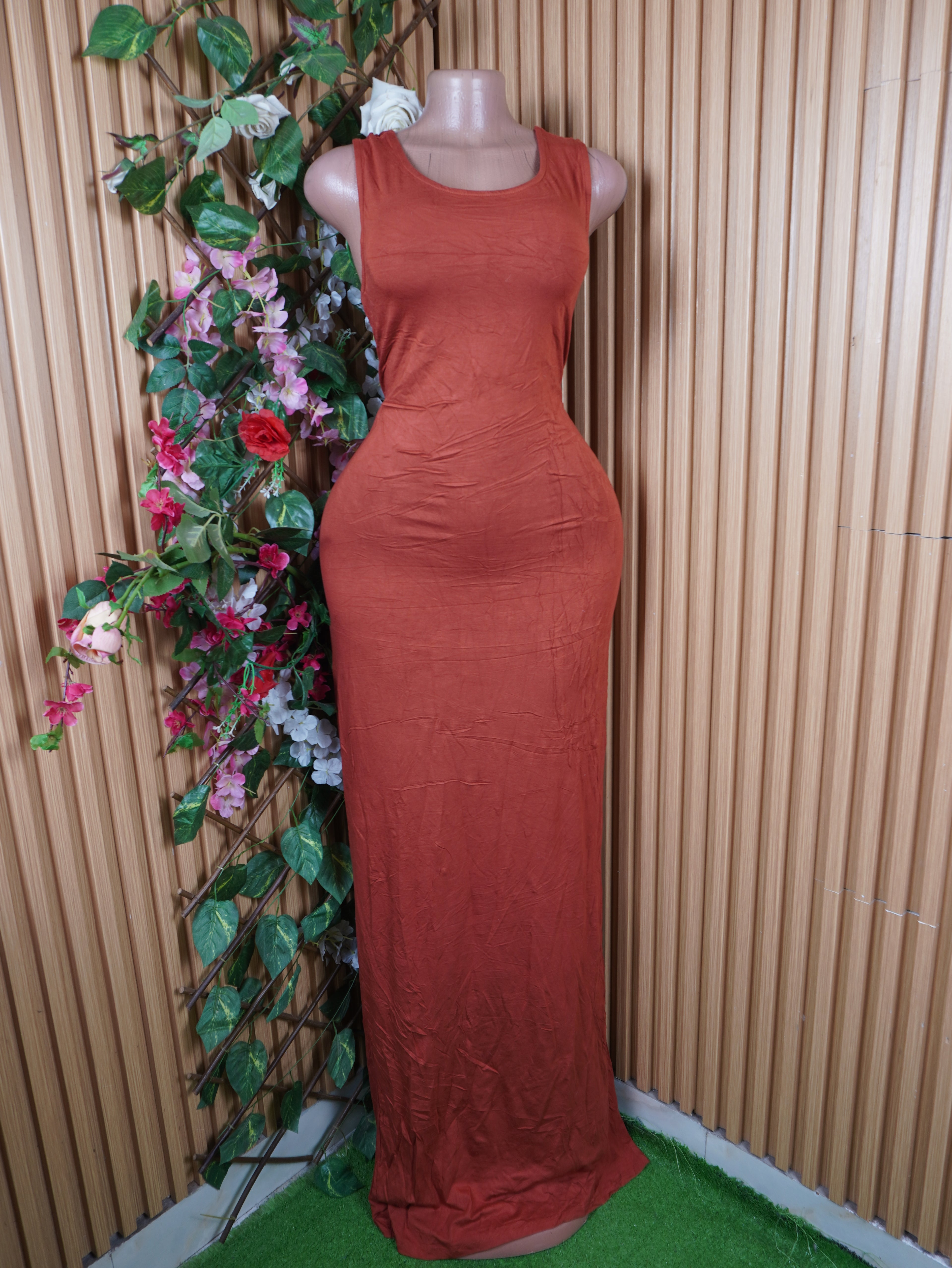 Robe moulante longue sans manches décolletée-L