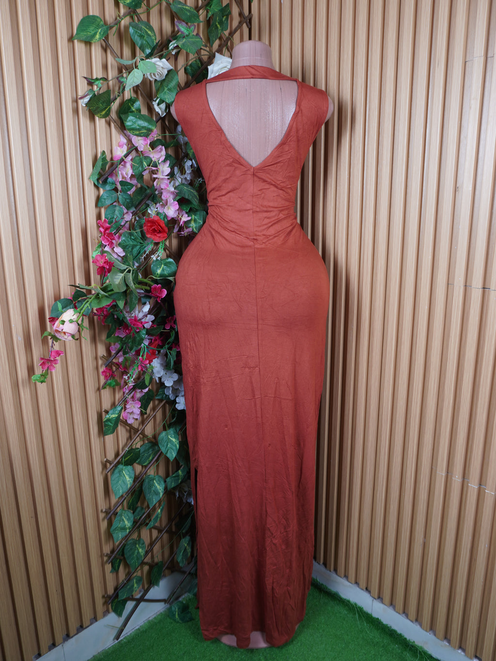 Robe moulante longue sans manches décolletée-L