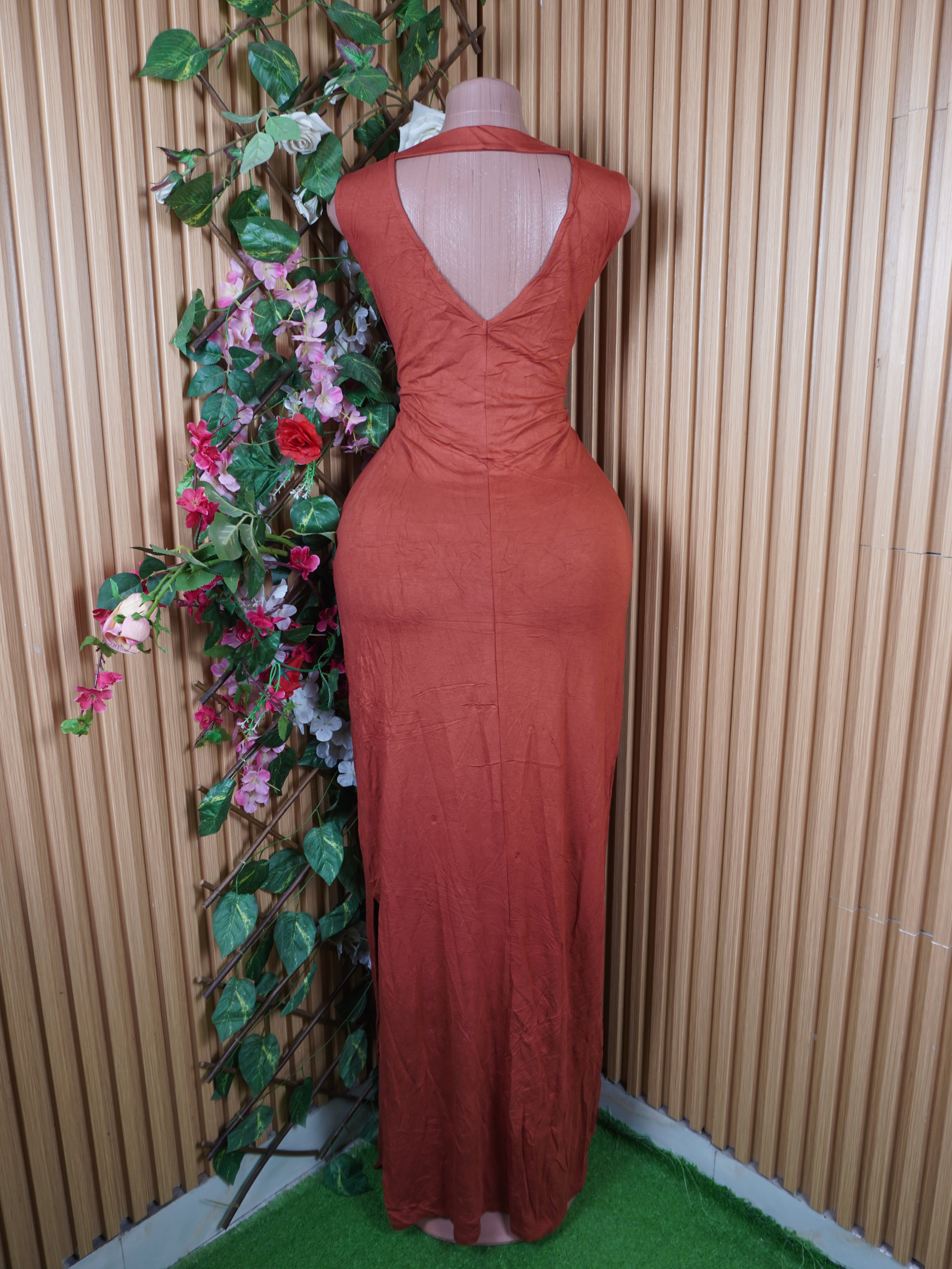 Robe moulante longue sans manches décolletée-L